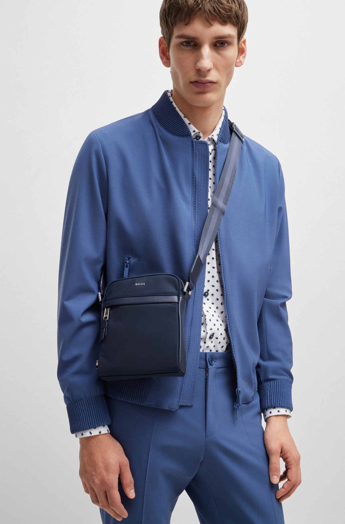 STRUCTURED-MATERIAL REPORTER BAG WITH LOGO LETTERING 4