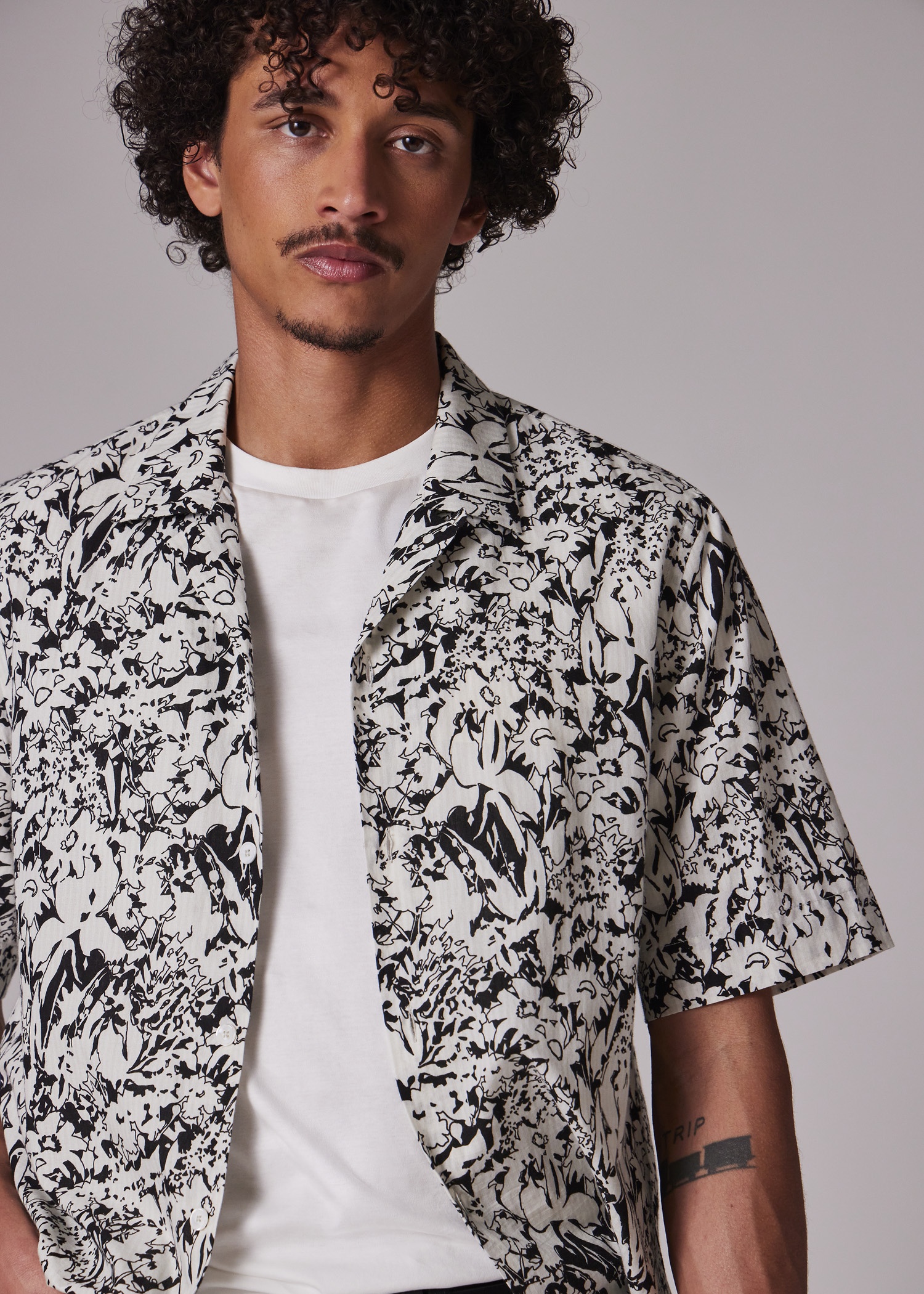 Black And White 'Avant Garden' Print Short-Sleeve Shirt - 6