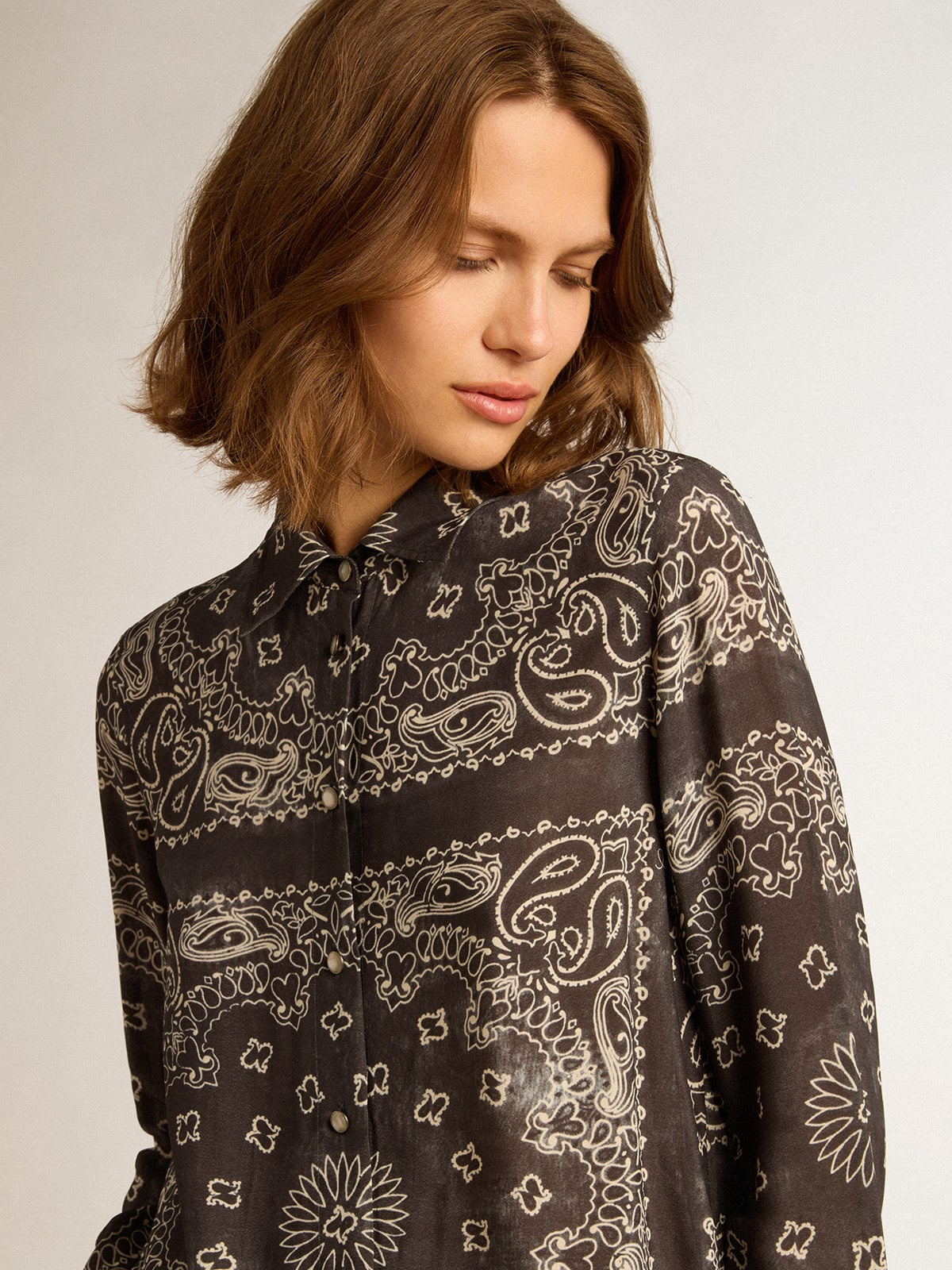 Pajama shirt in anthracite gray with paisley print - 2