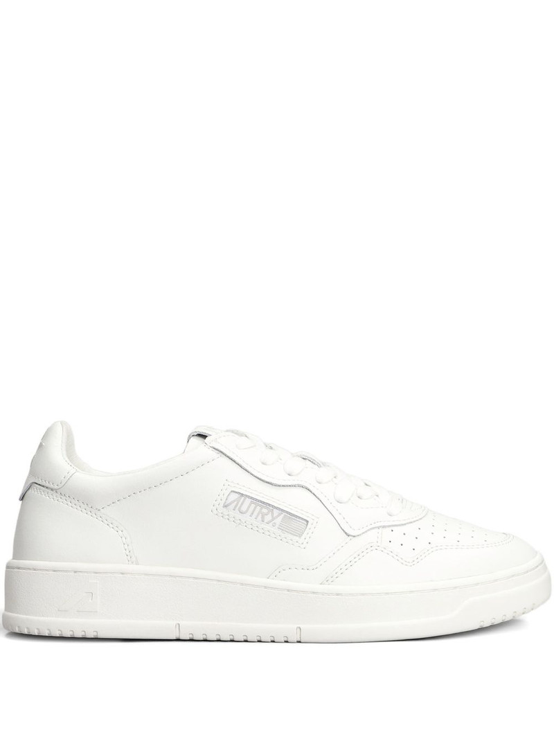 Medalist sneakers 1