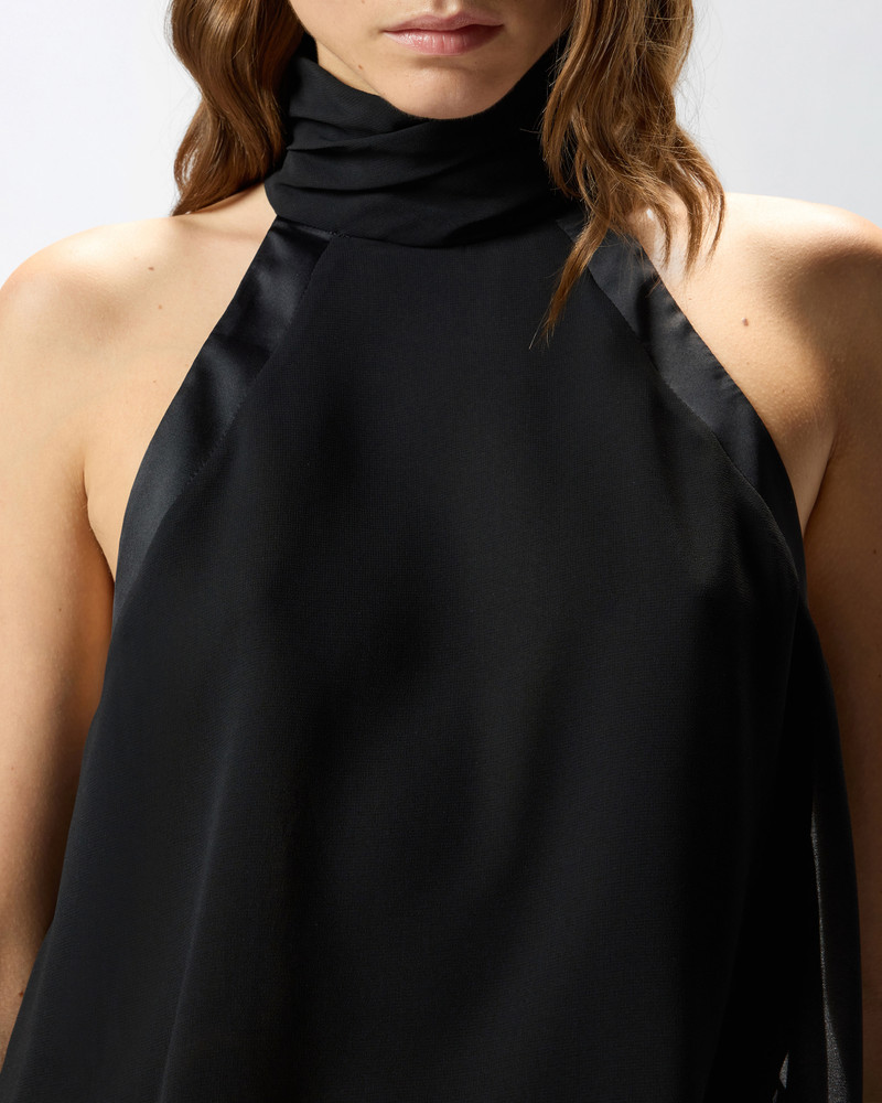 HALTERNECK TOP WITH REAR OPENING 5