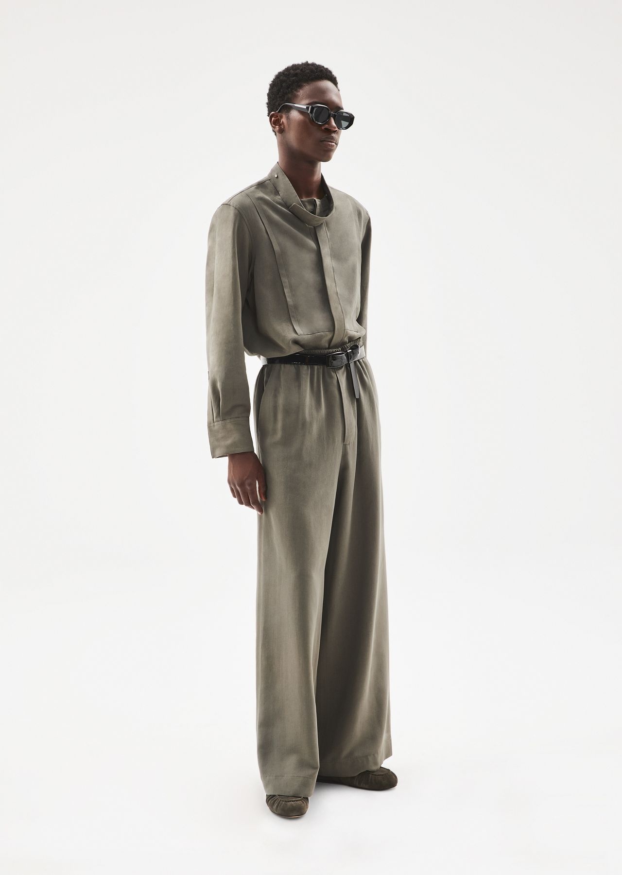Flowing viscose crêpe shirt with guru collar and strap - 6