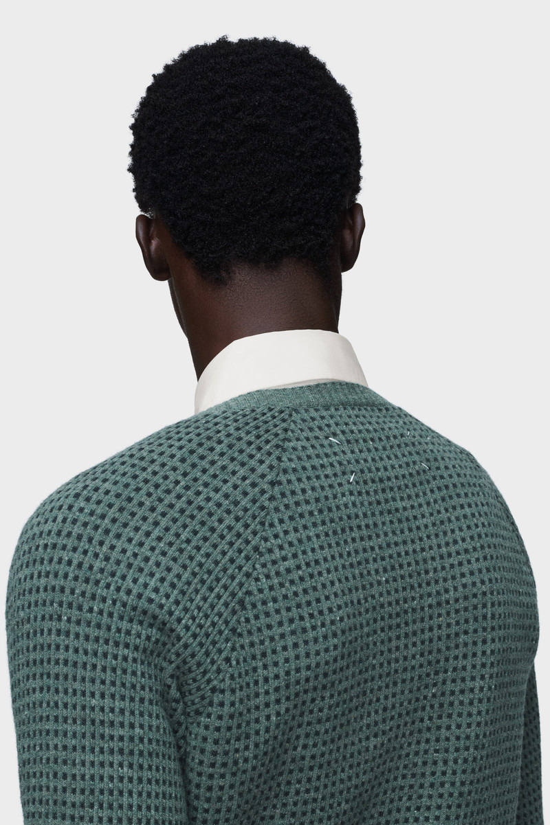 Wool-blend V-neck sweater 5