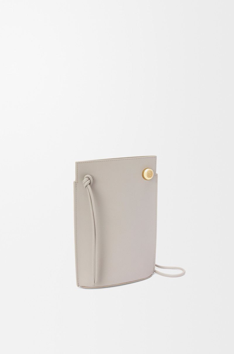 Loewe Pebble Dice pocket in classic calfskin outlook