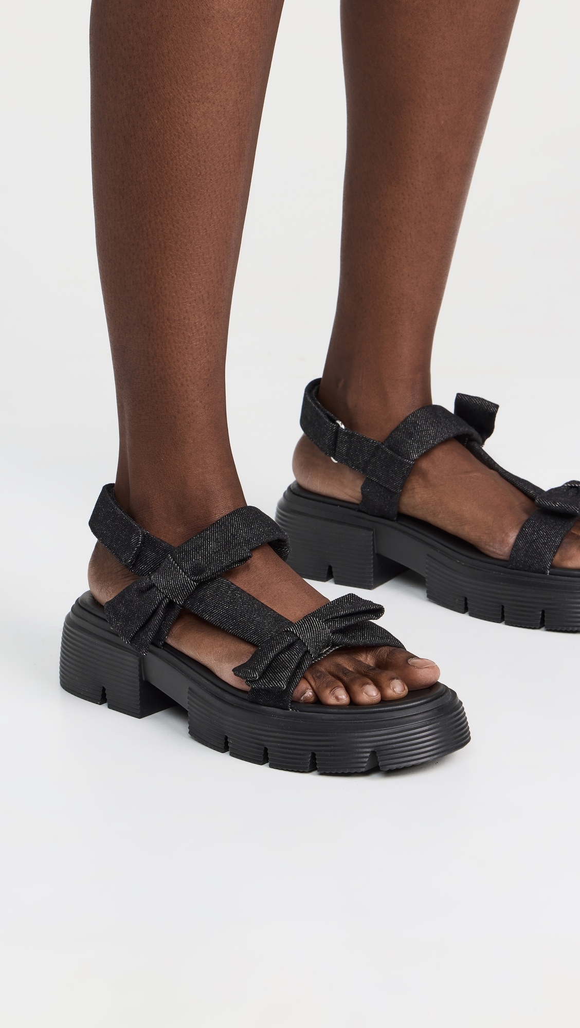 【Stuart Weitzman】ソフィア ノリータ Amazon.com | Stuart Weitzman Women's Sofia Nolita Sandals