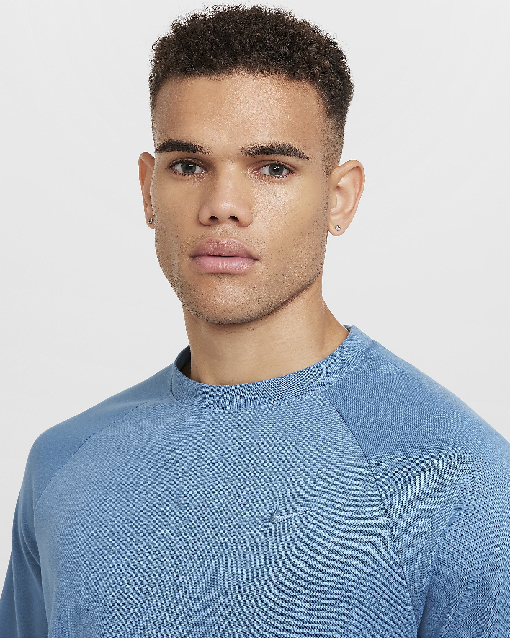 Nike Primary Men's Dri-FIT UV Versatile Crew - 3