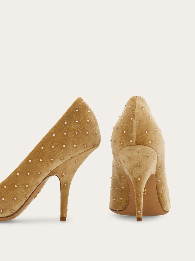 Mid heel pump with bow detail 7