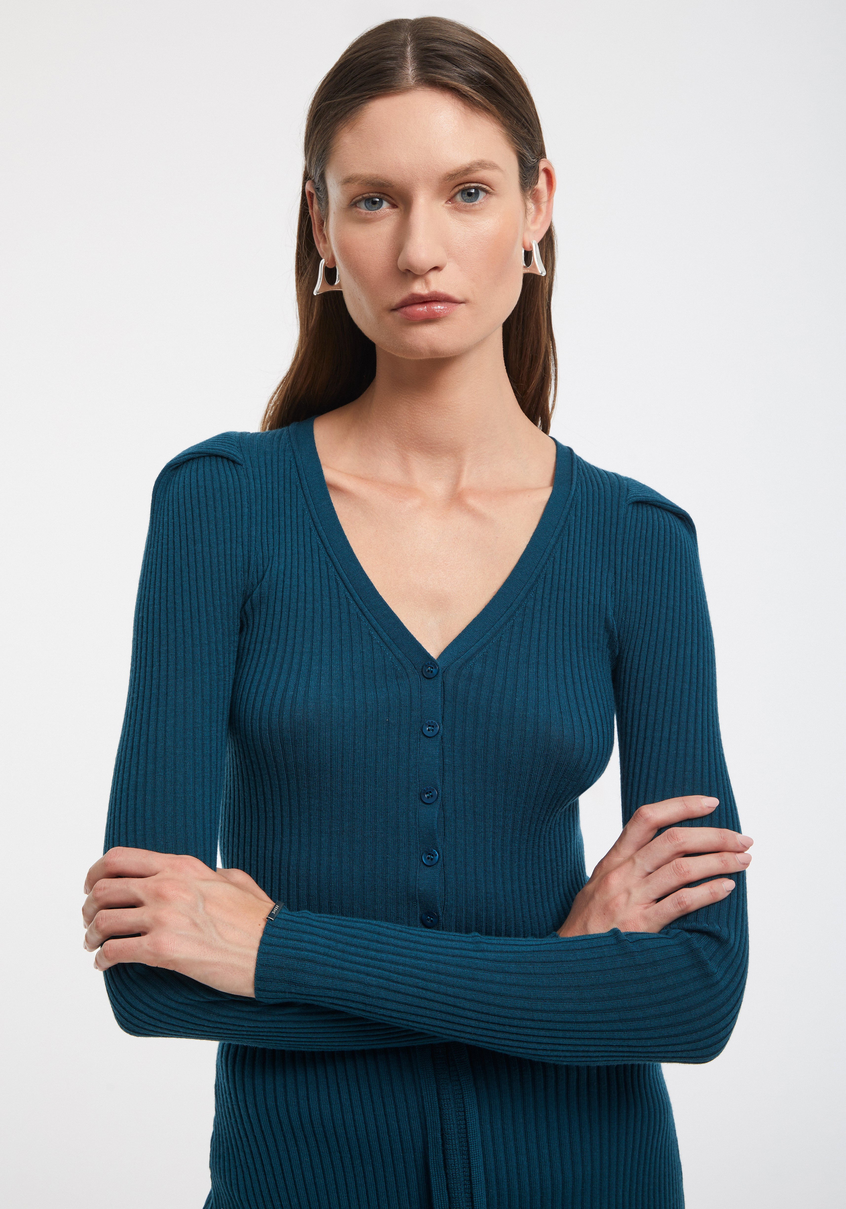 LEANDRA
Merino ribbed V-neck top - 2