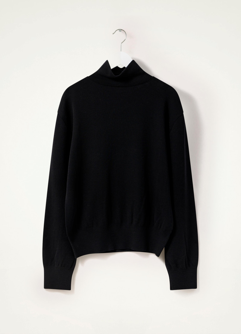 SEAMLESS TURTLENECK SWEATER 1