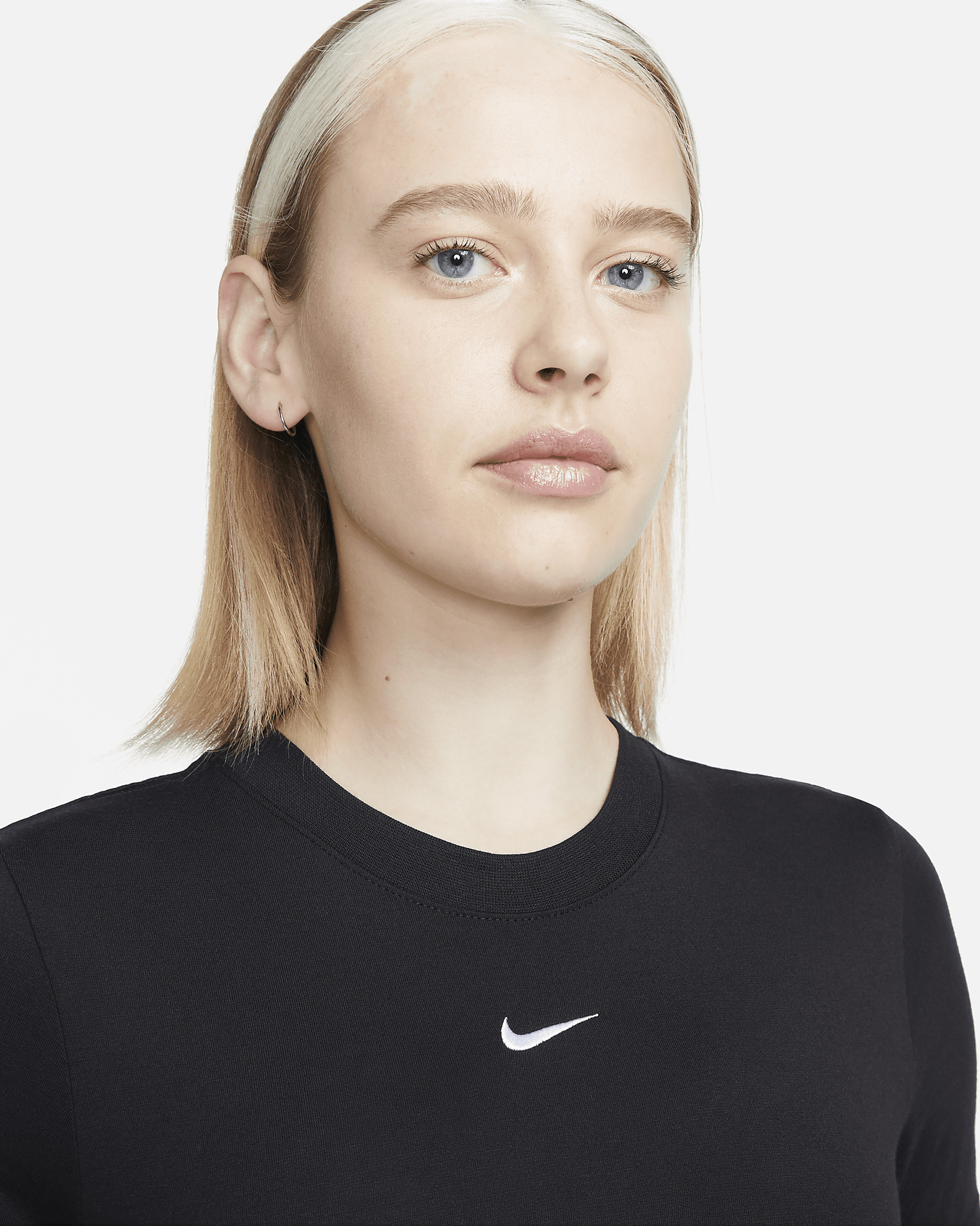 Nike Sportswear Essential Women's Slim Cropped T-Shirt - 3