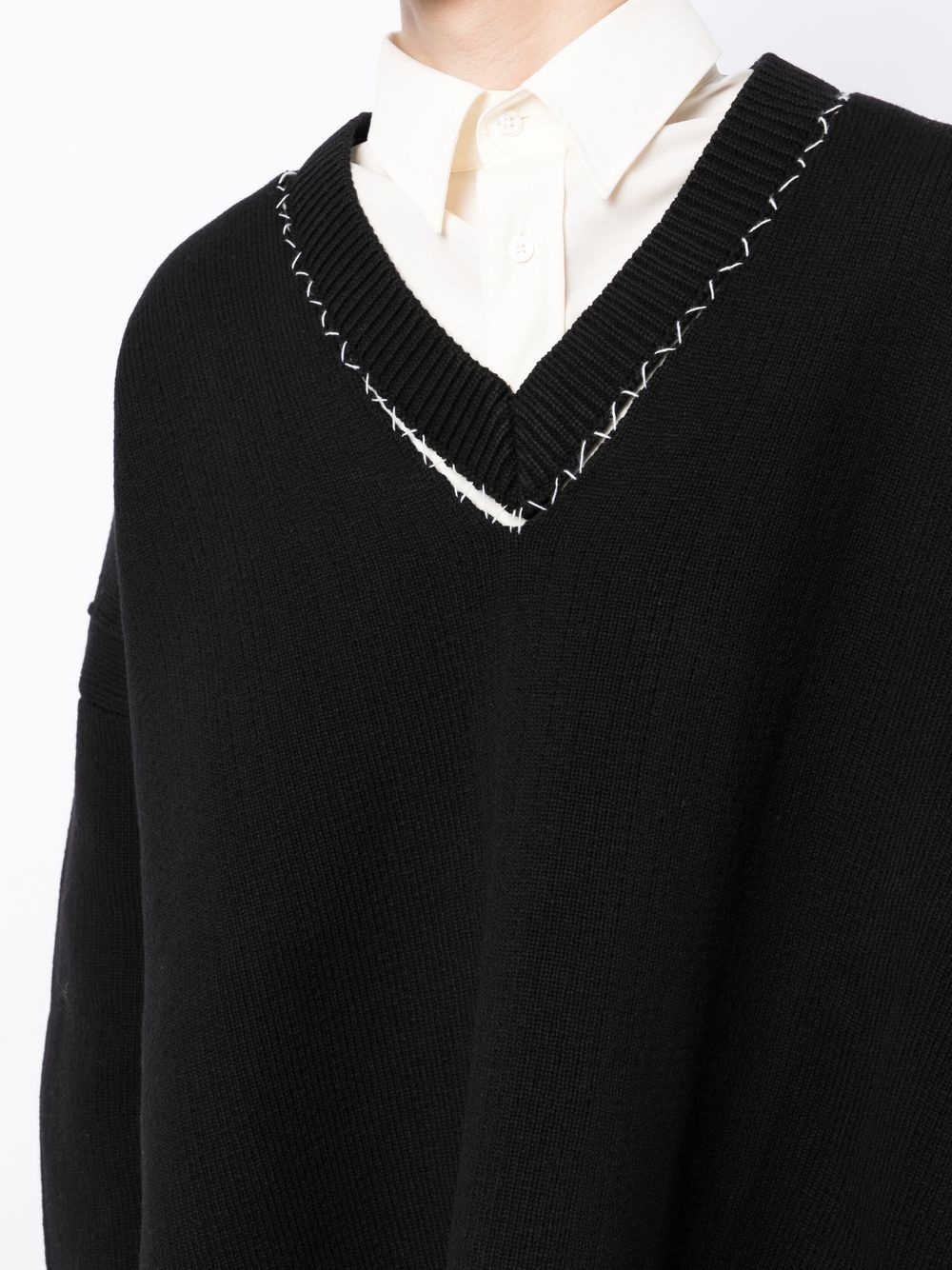 stitch-detail V-neck jumper - 5