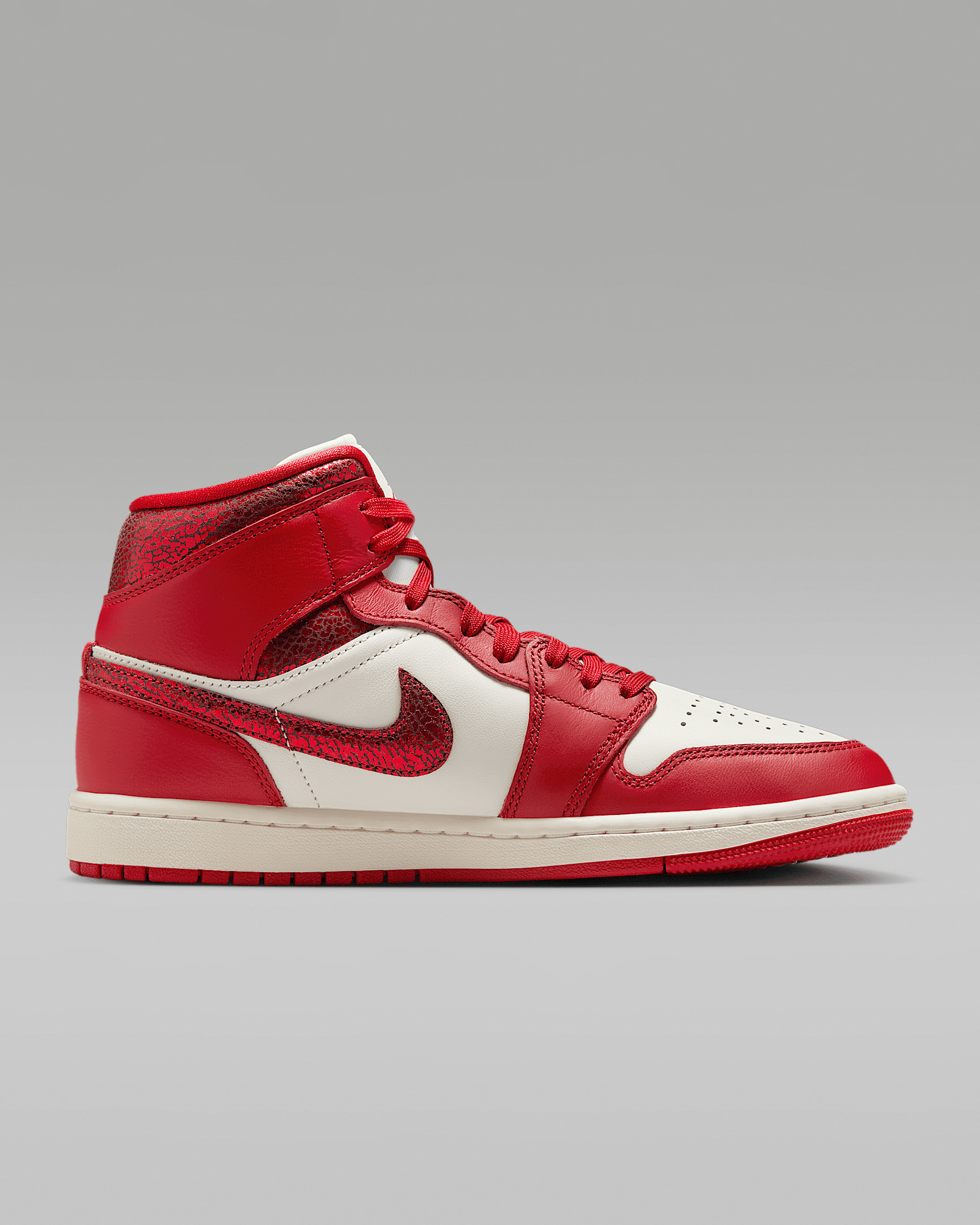 Air Jordan 1 Mid SE Women's Shoes - 3