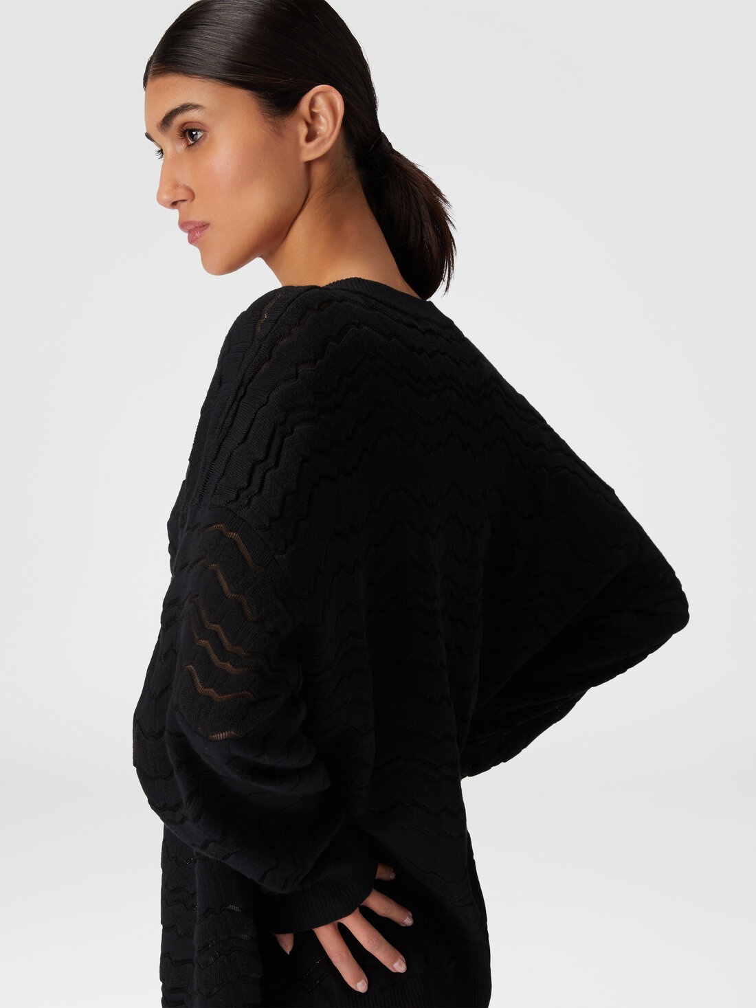 Pullover with V-neckline and tone-on-tone zigzag - 5