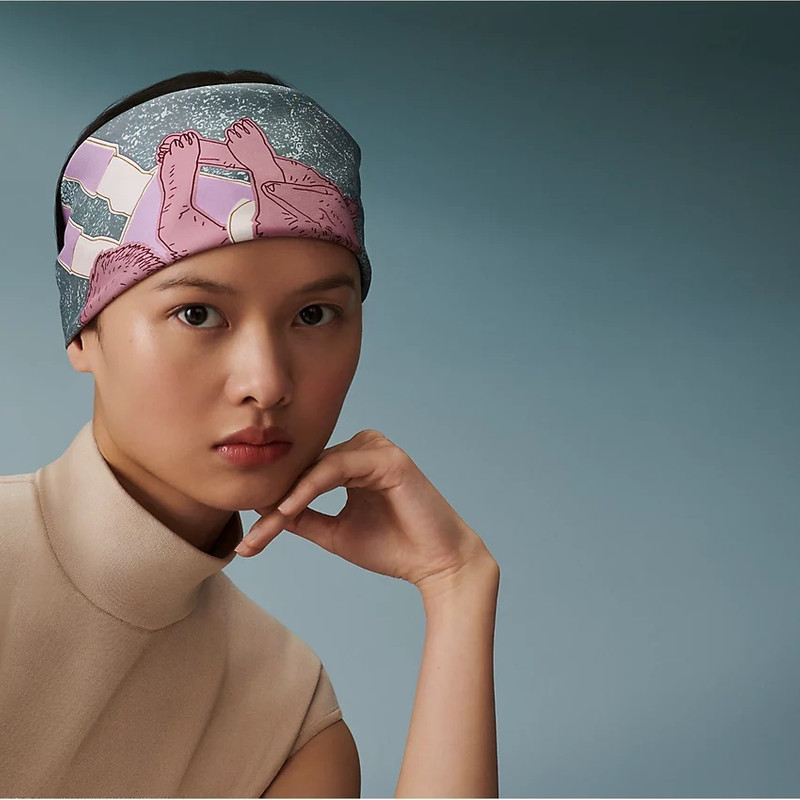 Hermès Amis pour la Vie scarf 45 outlook