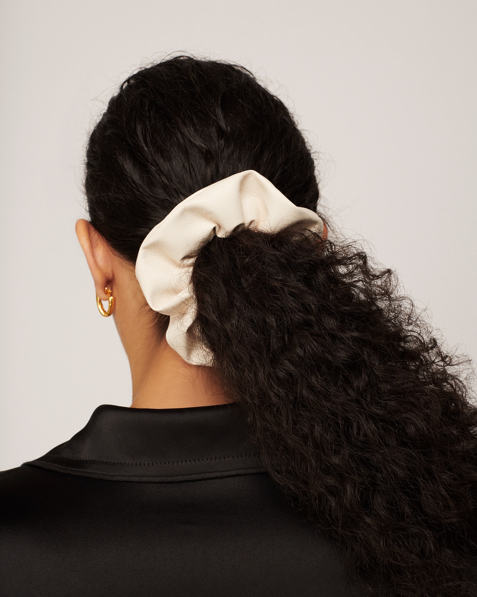 LOU - Vegan leather scrunchie - Off white - 4