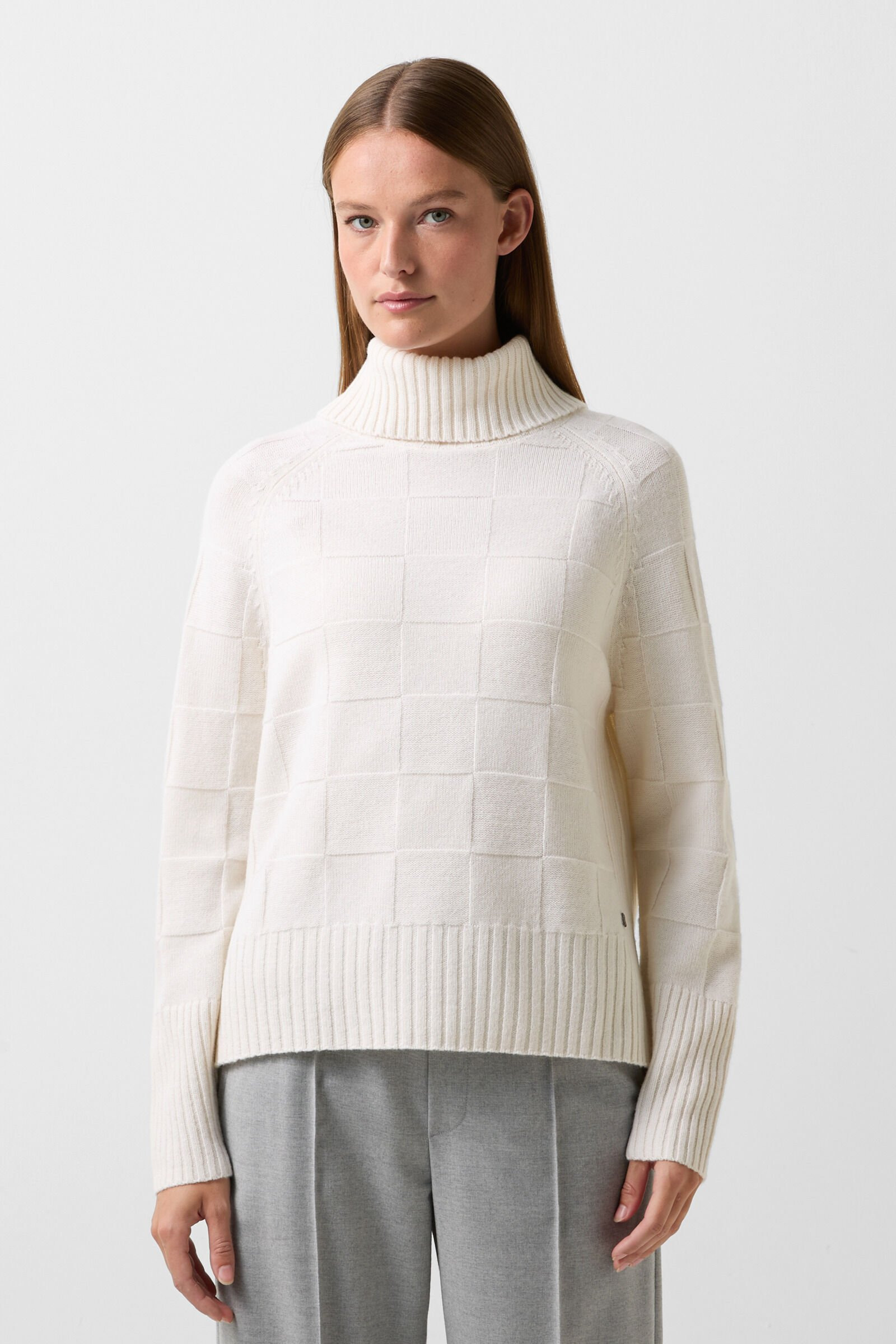 Lake turtleneck pullover in Cream - 2