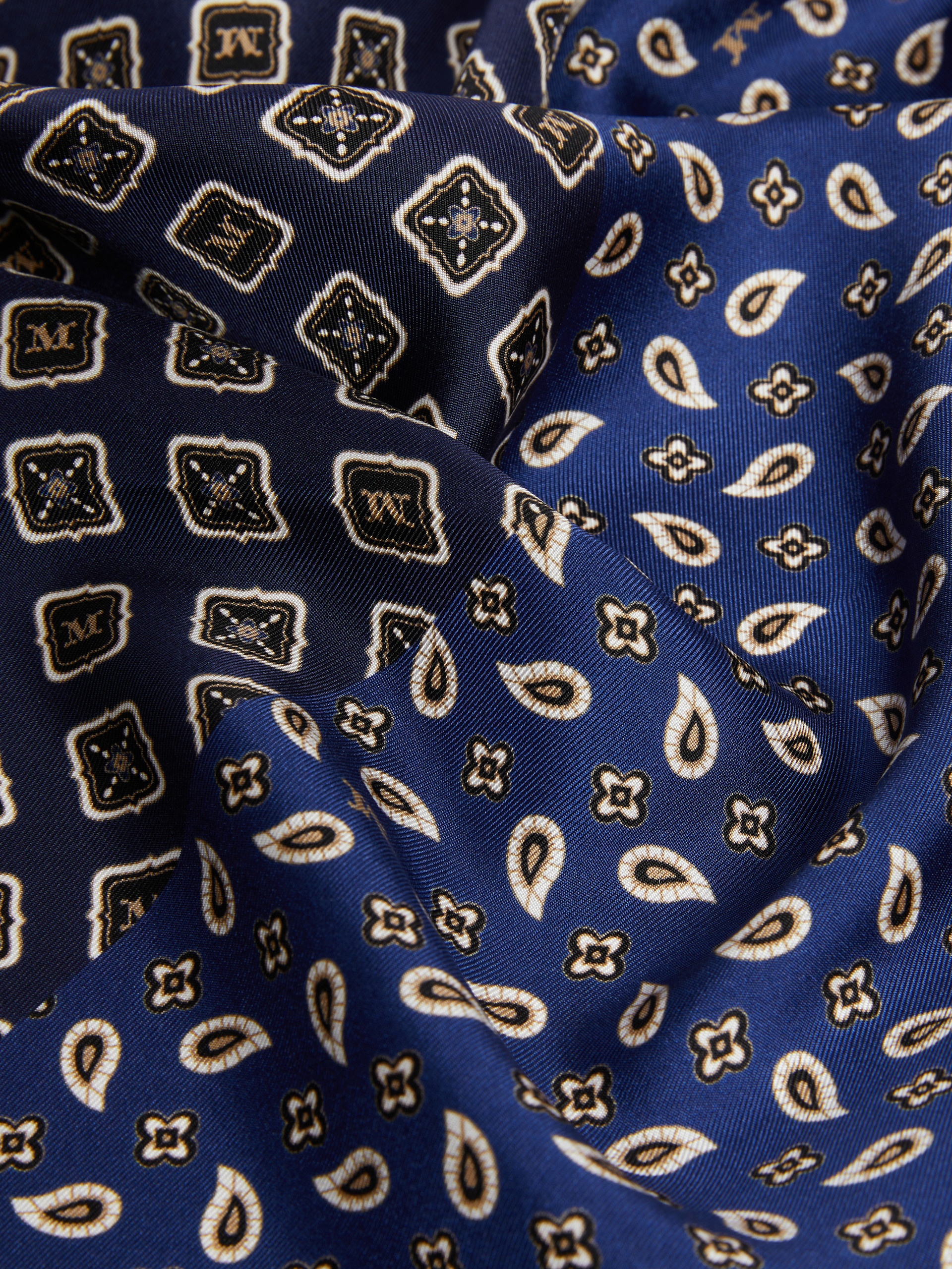 MXACARRE90W1 Printed silk oversized scarf 3