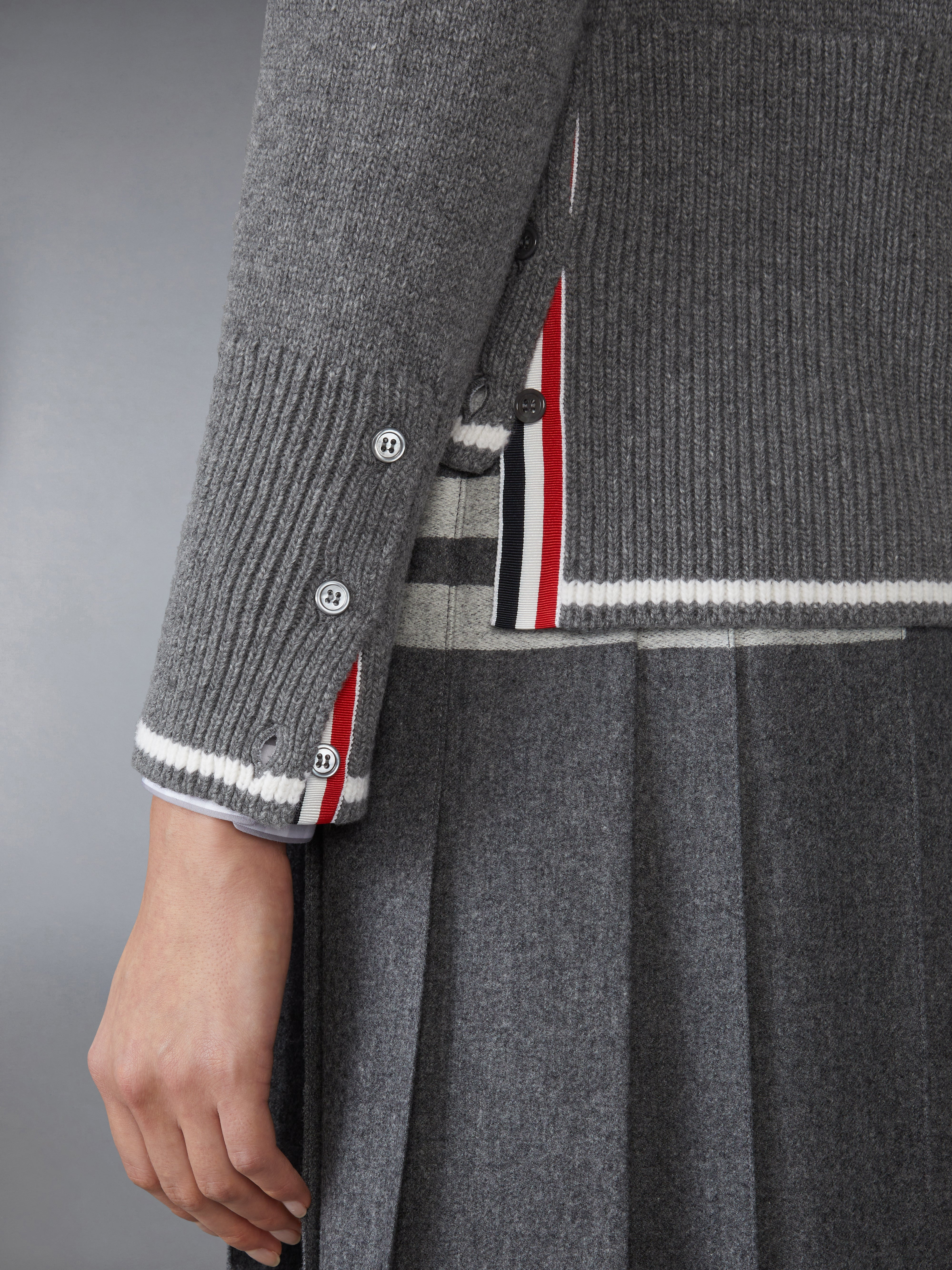 FINE MERINO INTARSIA GEESE 4-BAR V NECK CARDIGAN - 5