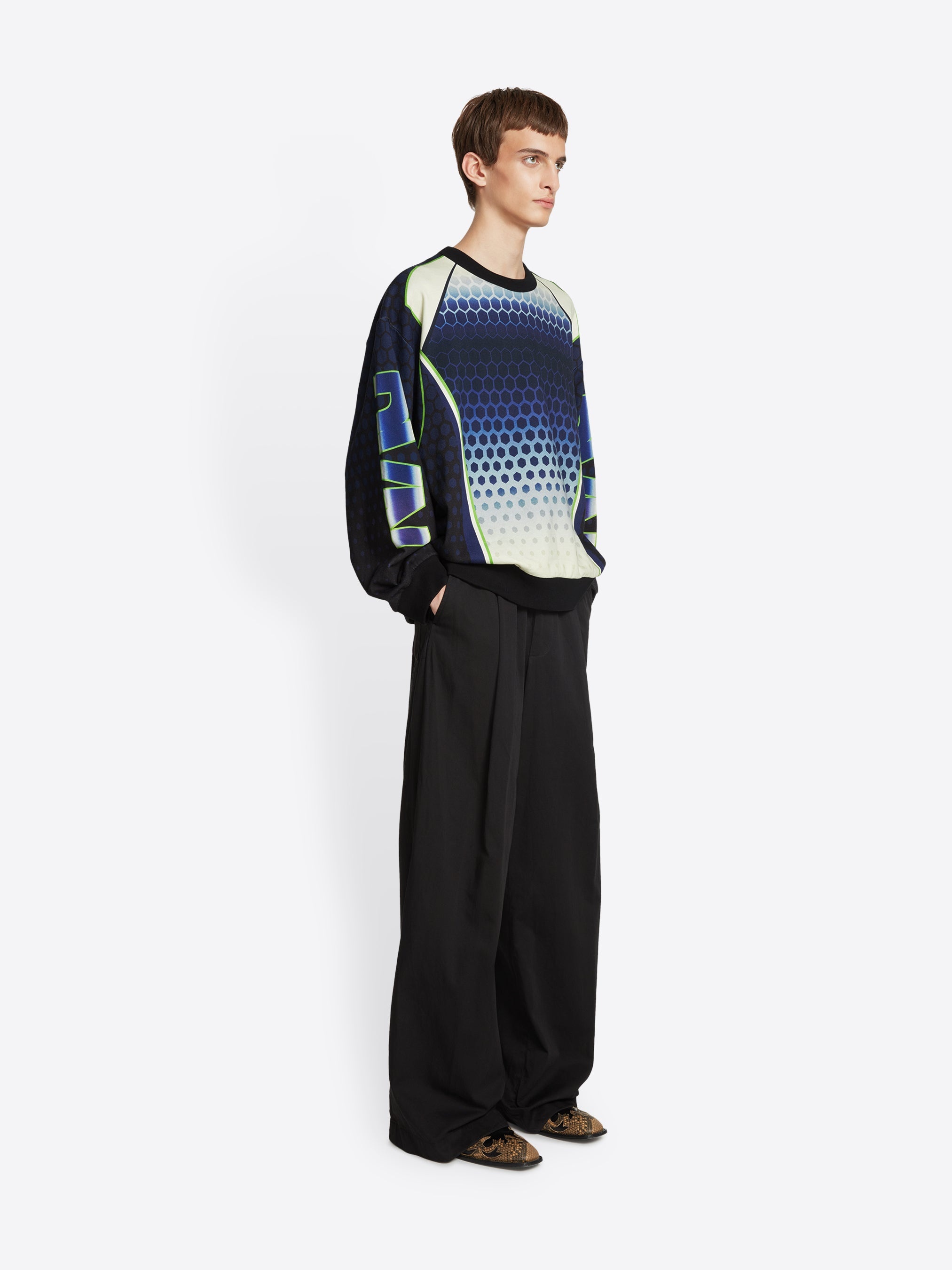 OVERSIZED SWEATSHIRT - 3