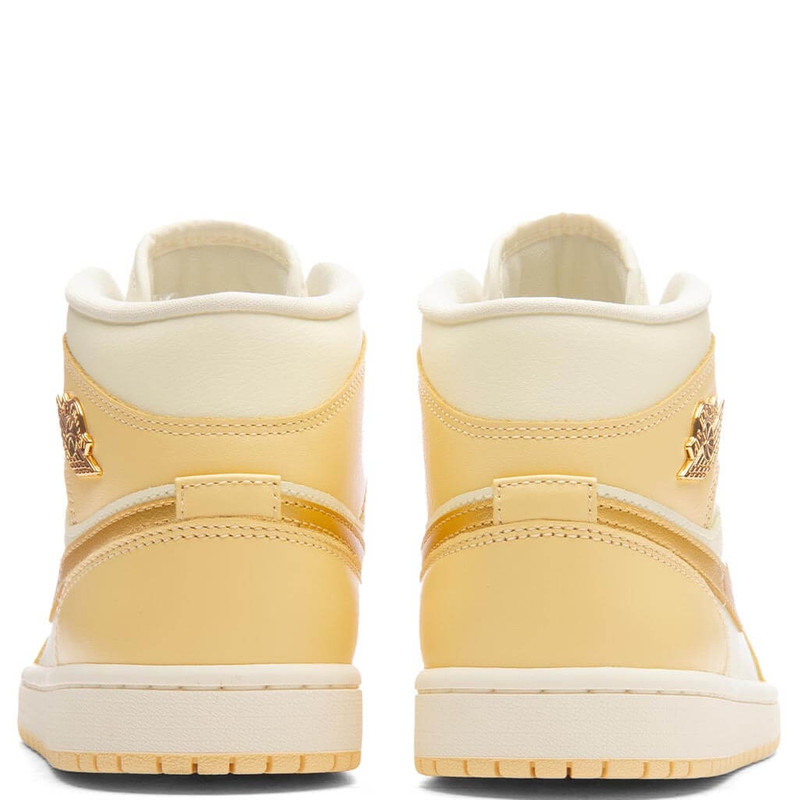 Jordan Air Jordan 1 Mid "Pale Vanilla / 코코넛 밀크 / 돛 / 금속 골드"스니커 outlook