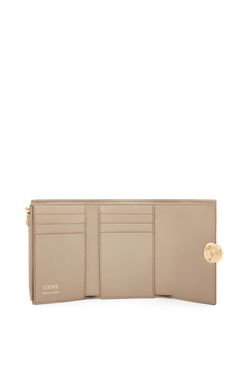 Loewe Pebble small vertical wallet in shiny nappa calfskin outlook