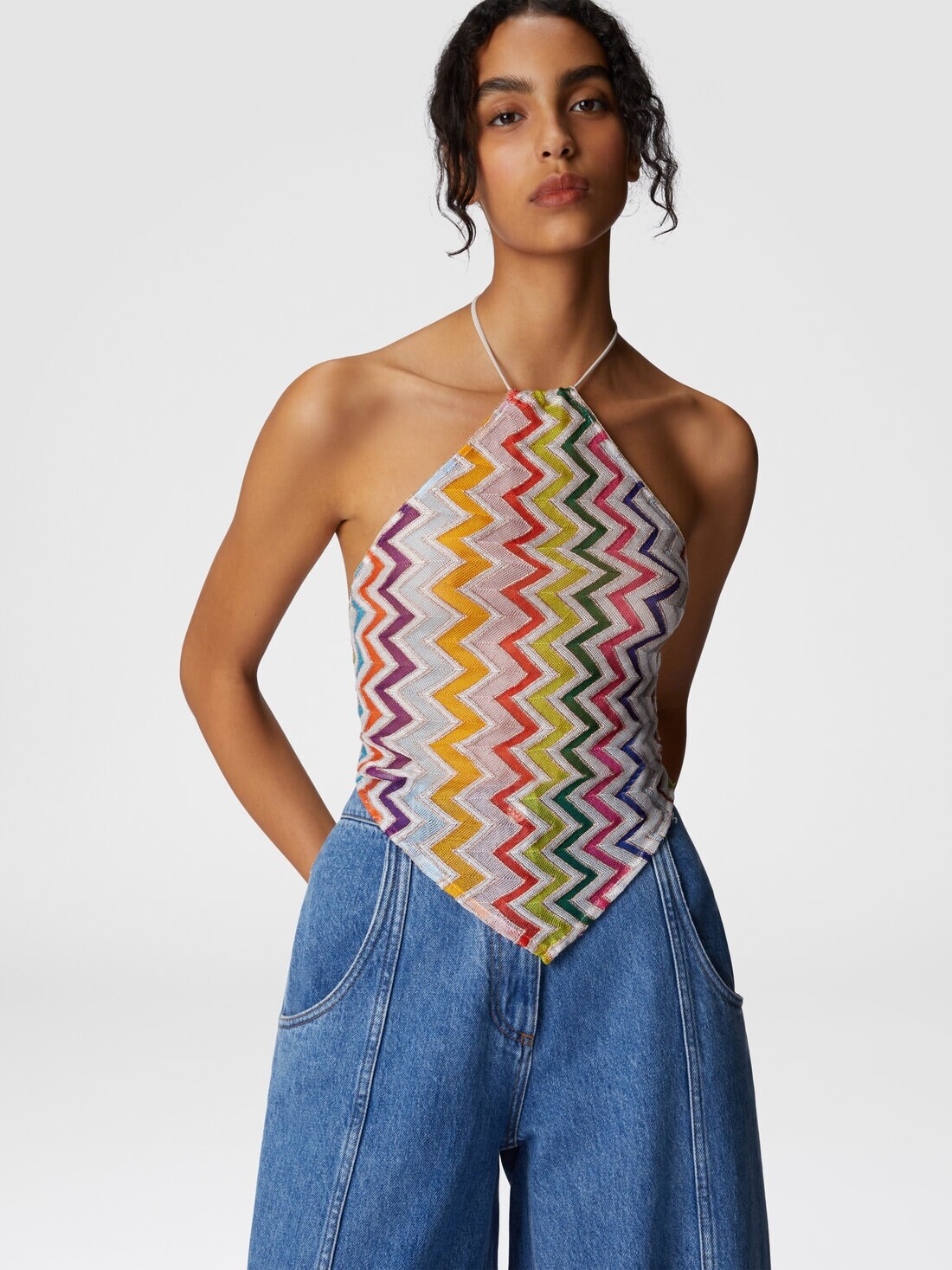 Halter neck top with zig zag pattern - 4