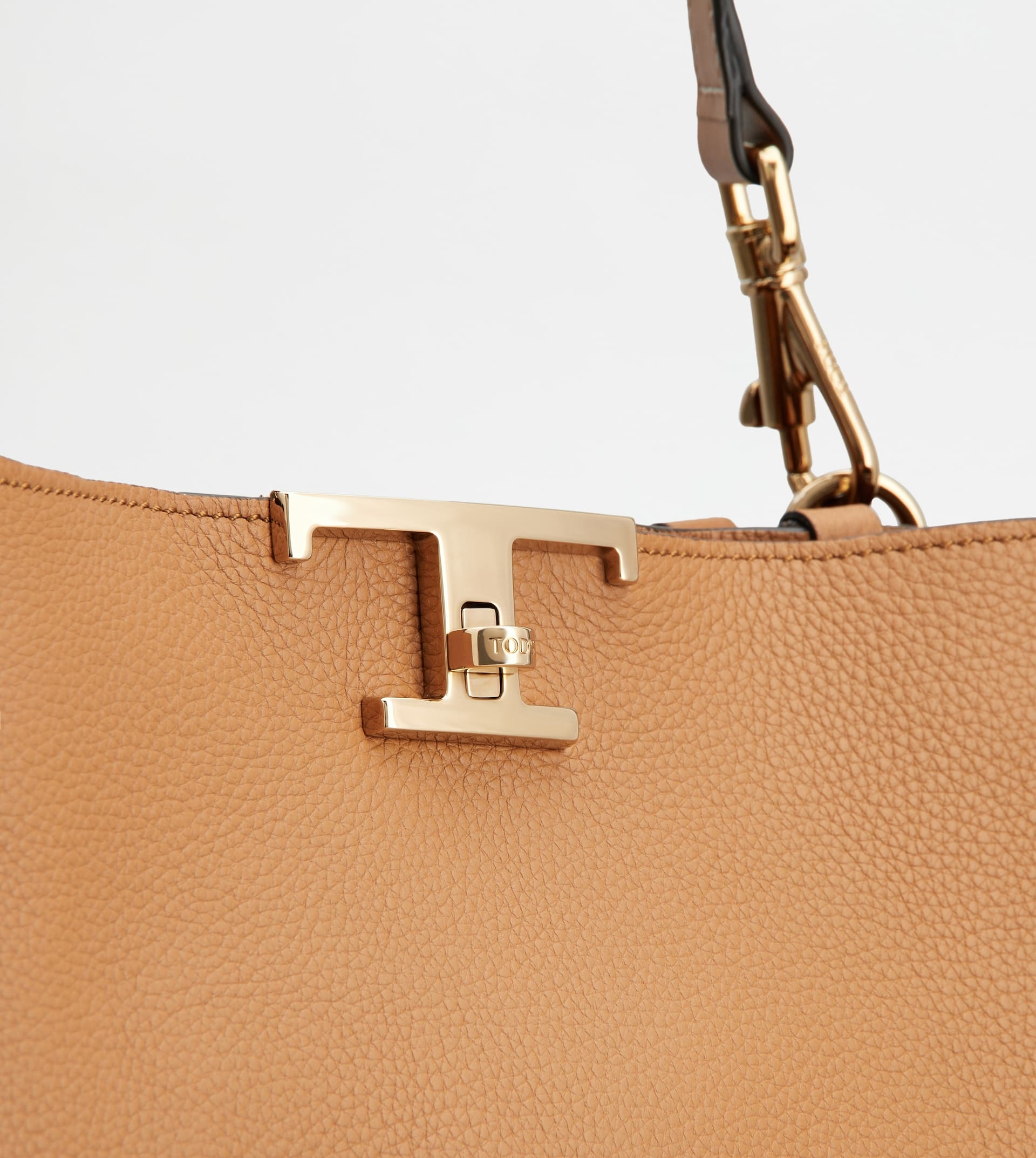T TIMELESS SHOULDER BAG IN LEATHER SMALL - BROWN - 7
