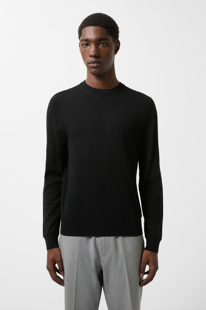 Ole sweater in Black 2