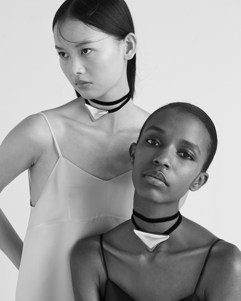 Eternal Gold choker with large pendant in yellow gold 6