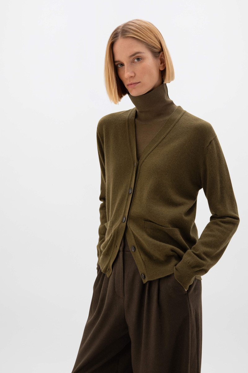Johnstons of Elgin Cashmere Boyfriend Cardigan outlook