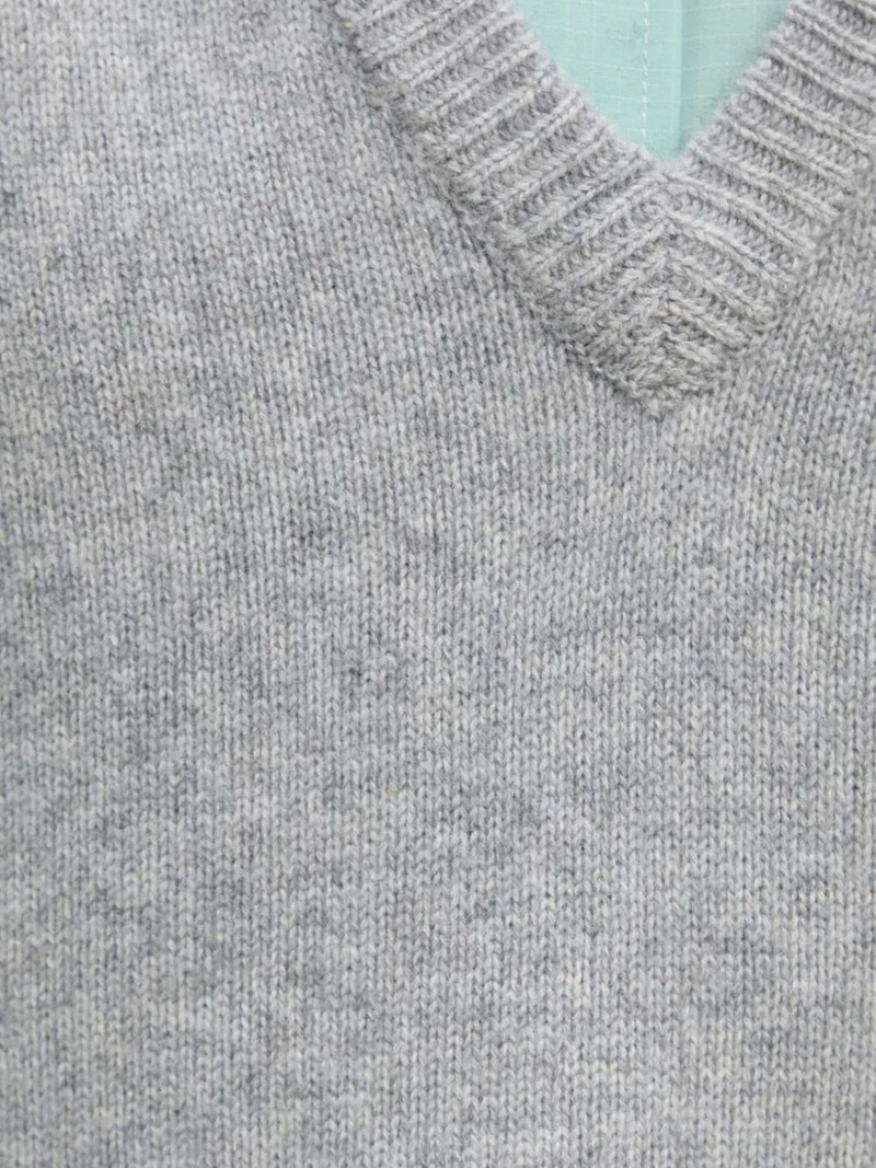 V-neck ribbed sweater 5