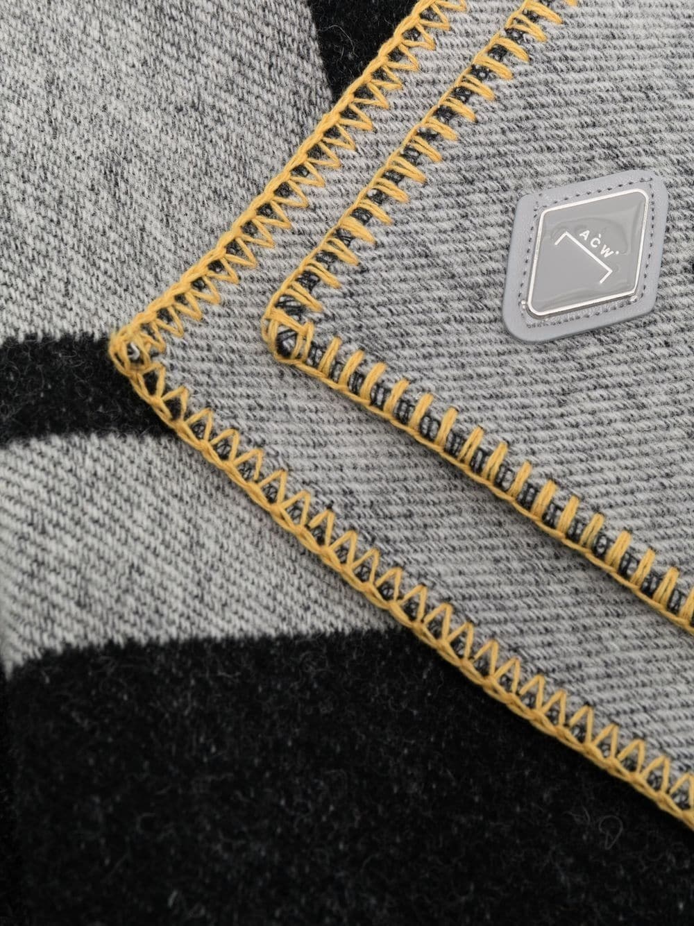 contrasting logo-print scarf 3