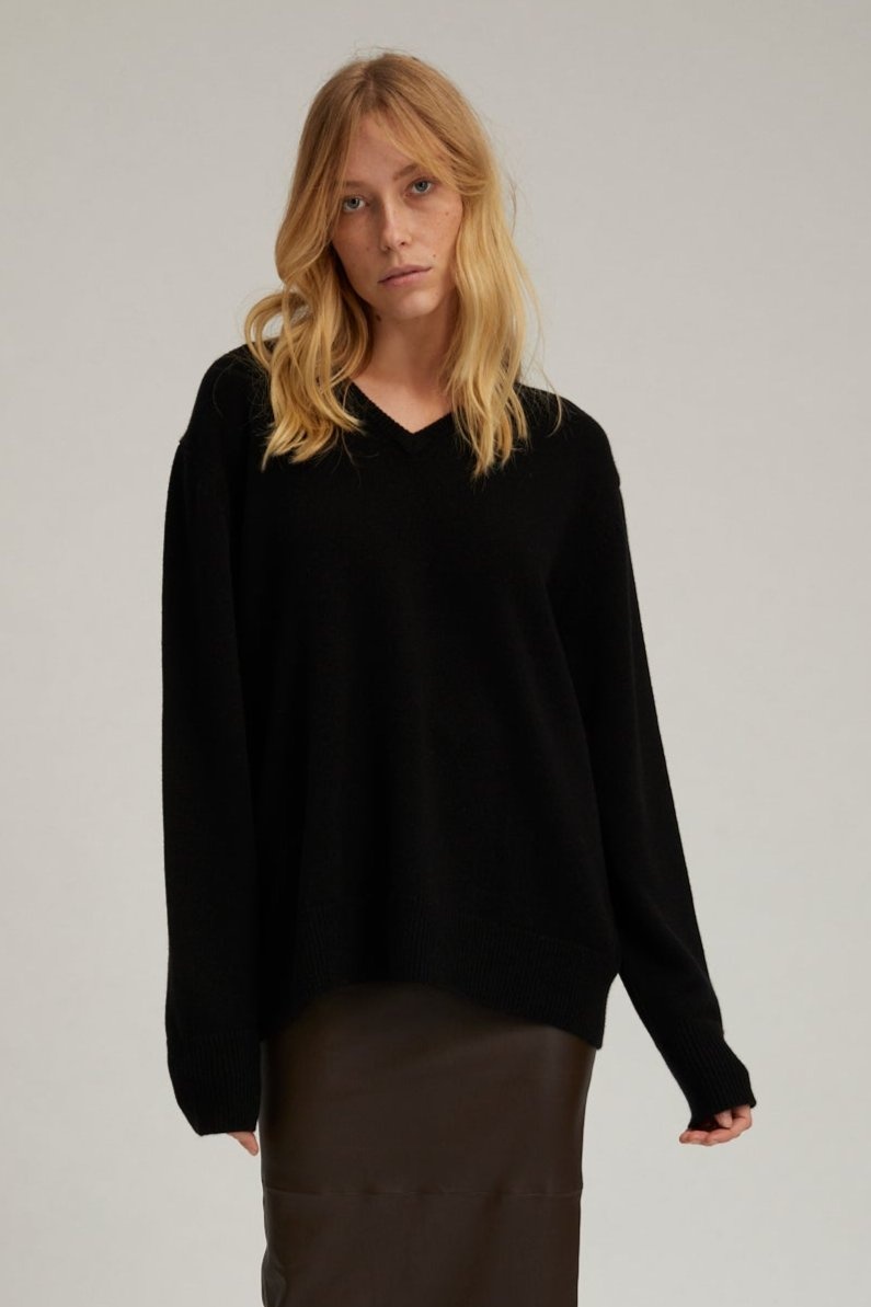 BLACK CASHMERE V-NECK BOYFRIEND SWEATER - 1