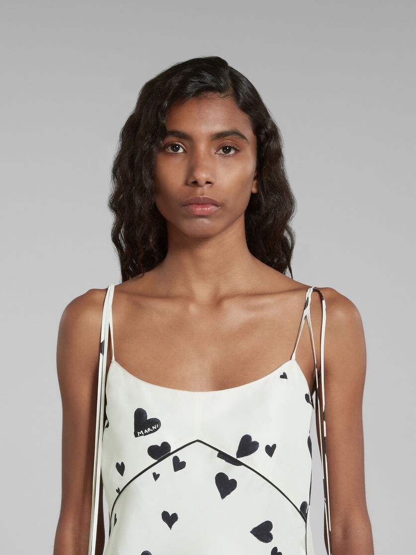 WHITE SILK CAMISOLE WITH BUNCH OF HEARTS PRINT - 4