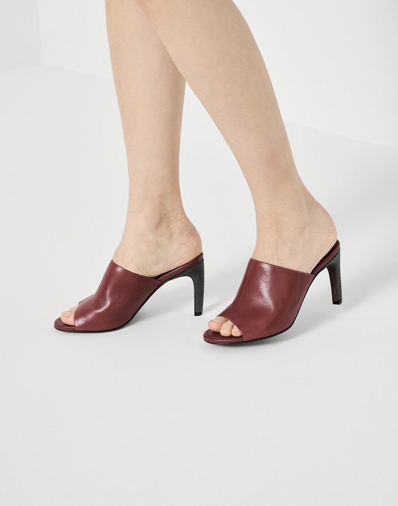 Classic leather heels with precious details 5
