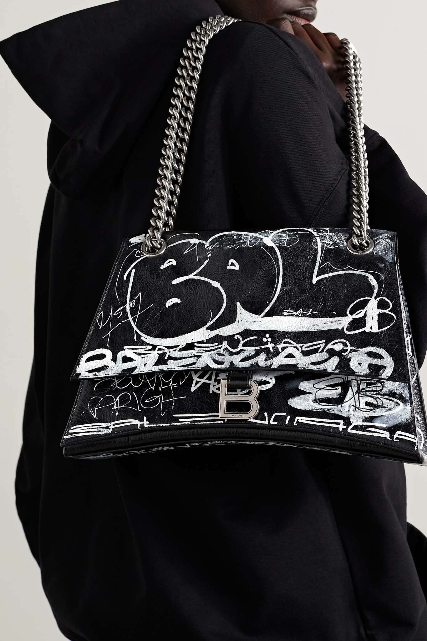 直営店☆BALENCIAGA☆CRUSH MEDIUM グラフィティ チェーンバッグ Women's Crush Chain Bag Medium in Black | Balenciaga US