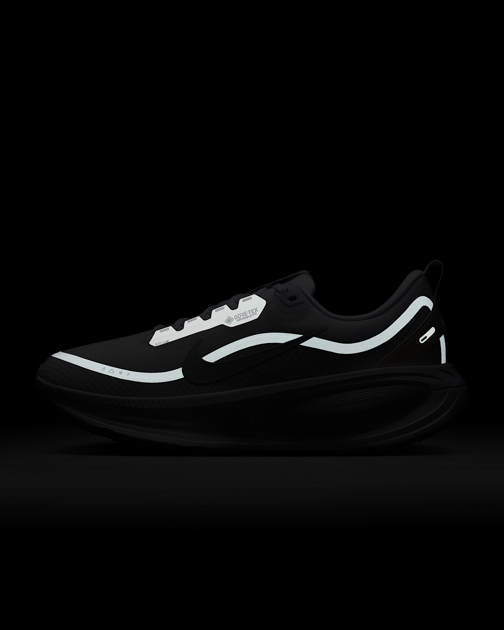 Nike Vomero 18 GORE-TEX Men's Waterproof Road Running Shoes with Reflective Accents - 9