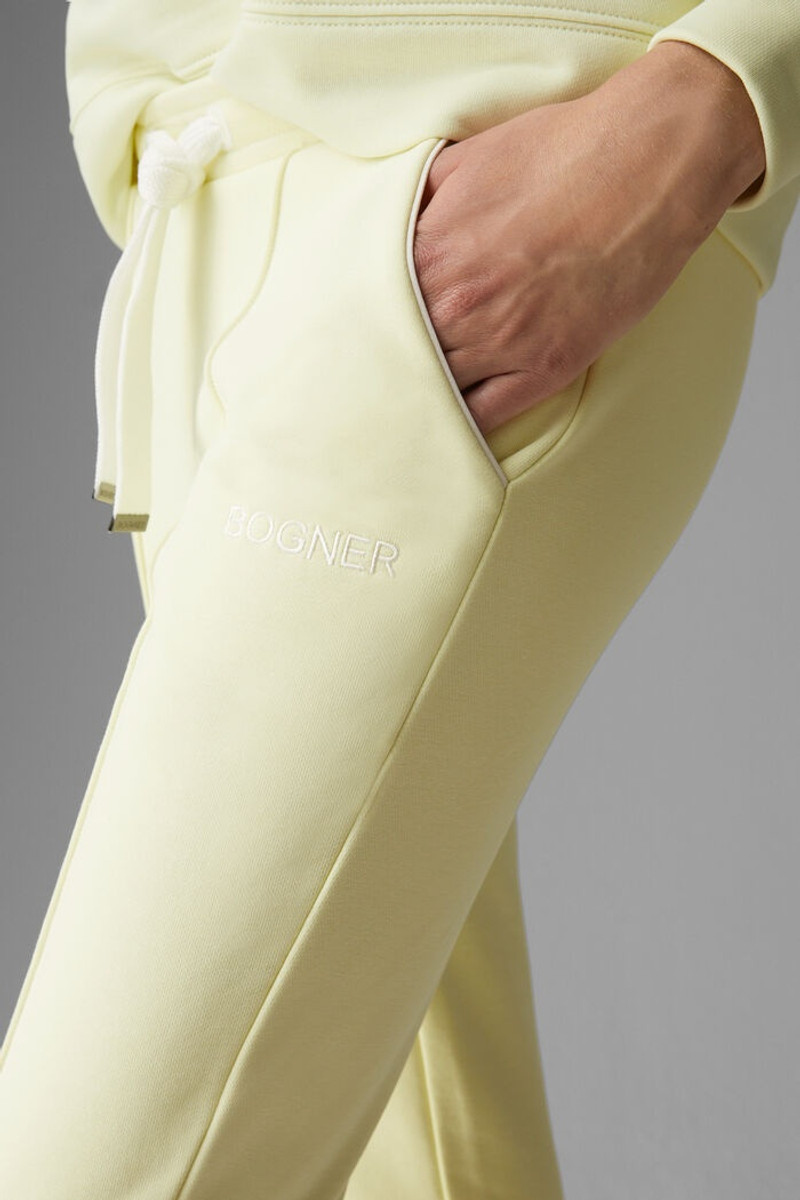 Cara Jogging pants in Pastel yellow 5
