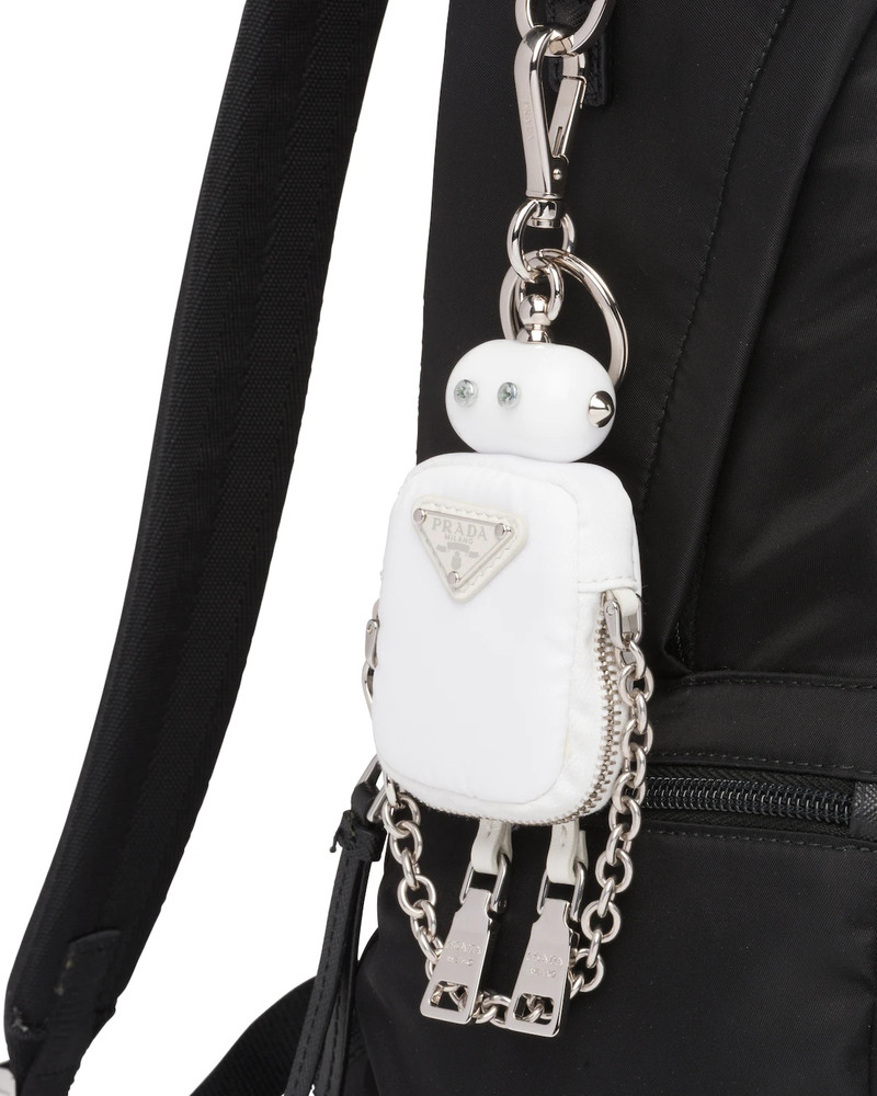 Nylon robot keychain trick 3