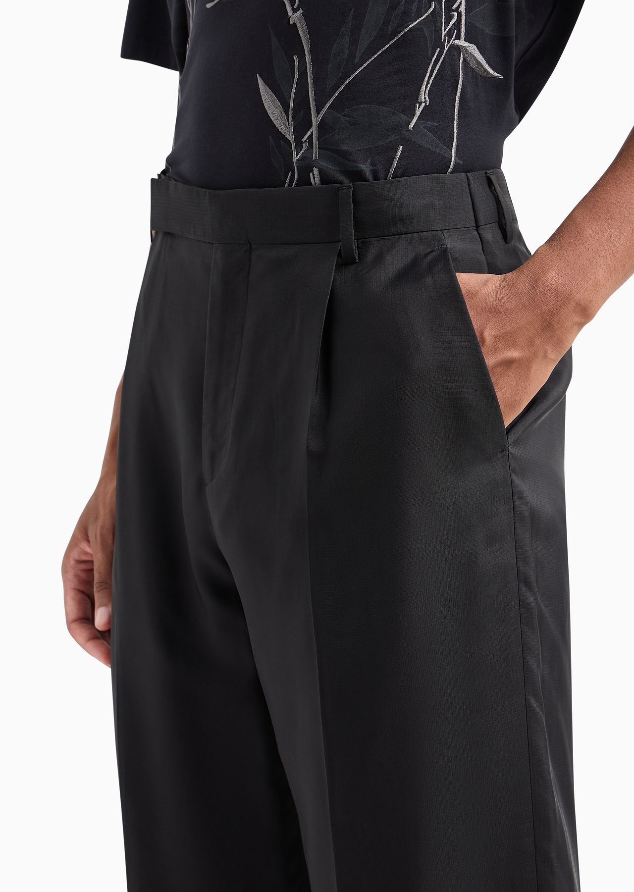 Micro-ribbed fluid viscose trousers with crease - 7