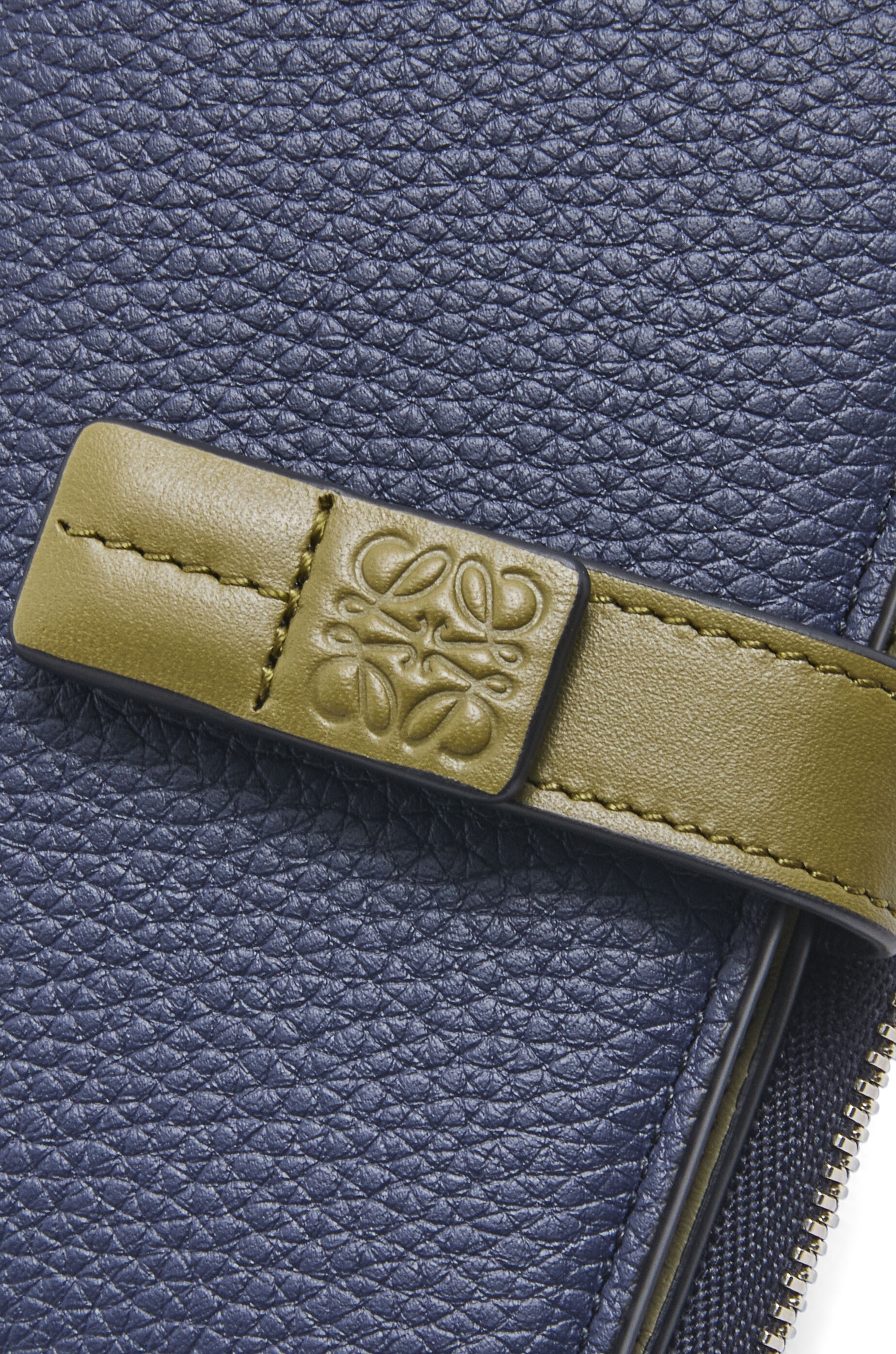 Slim zip bifold wallet in soft grained calfskin - 6