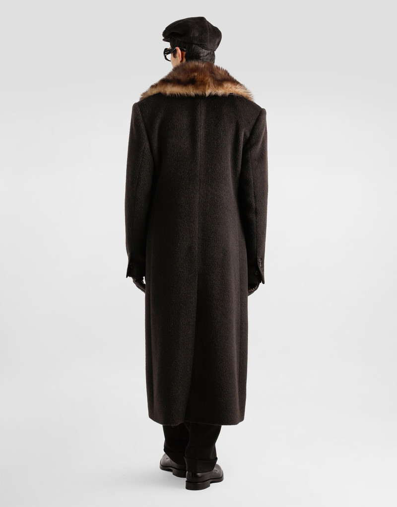 Double-breasted coat with fur collar 3