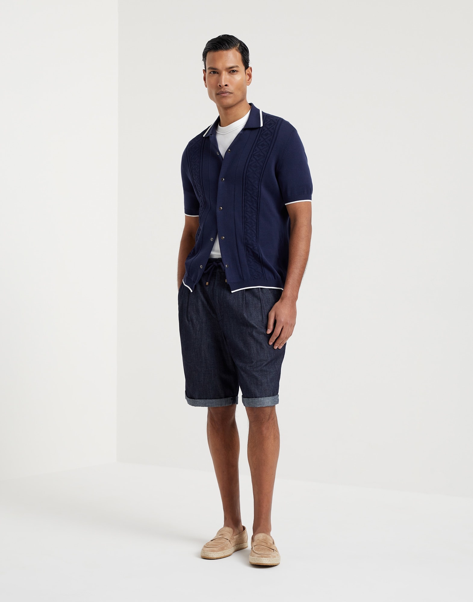 Lightweight denim Bermuda shorts with drawstring and double pleats - 4
