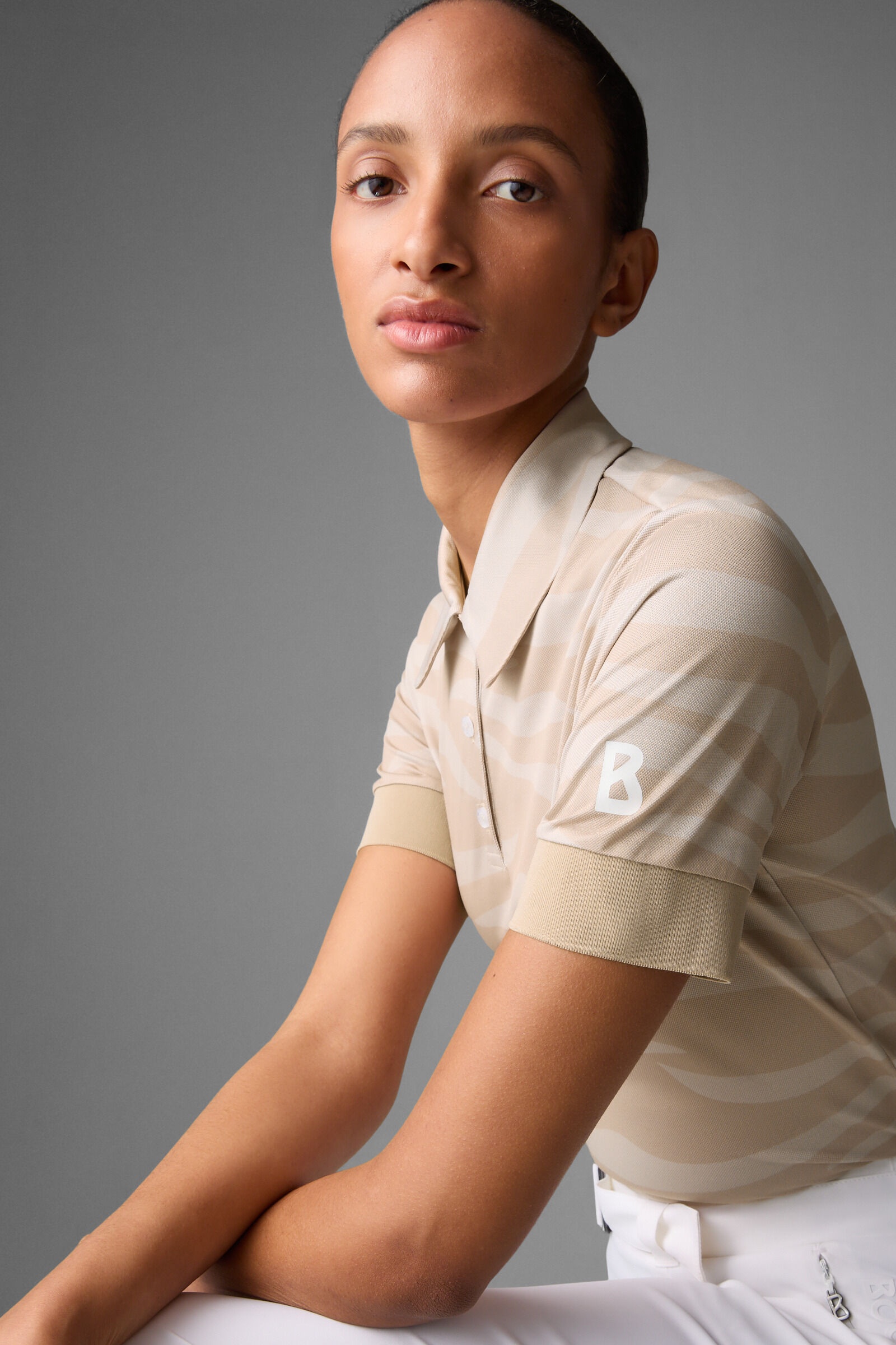 Calysa functional polo shirt in Beige - 5