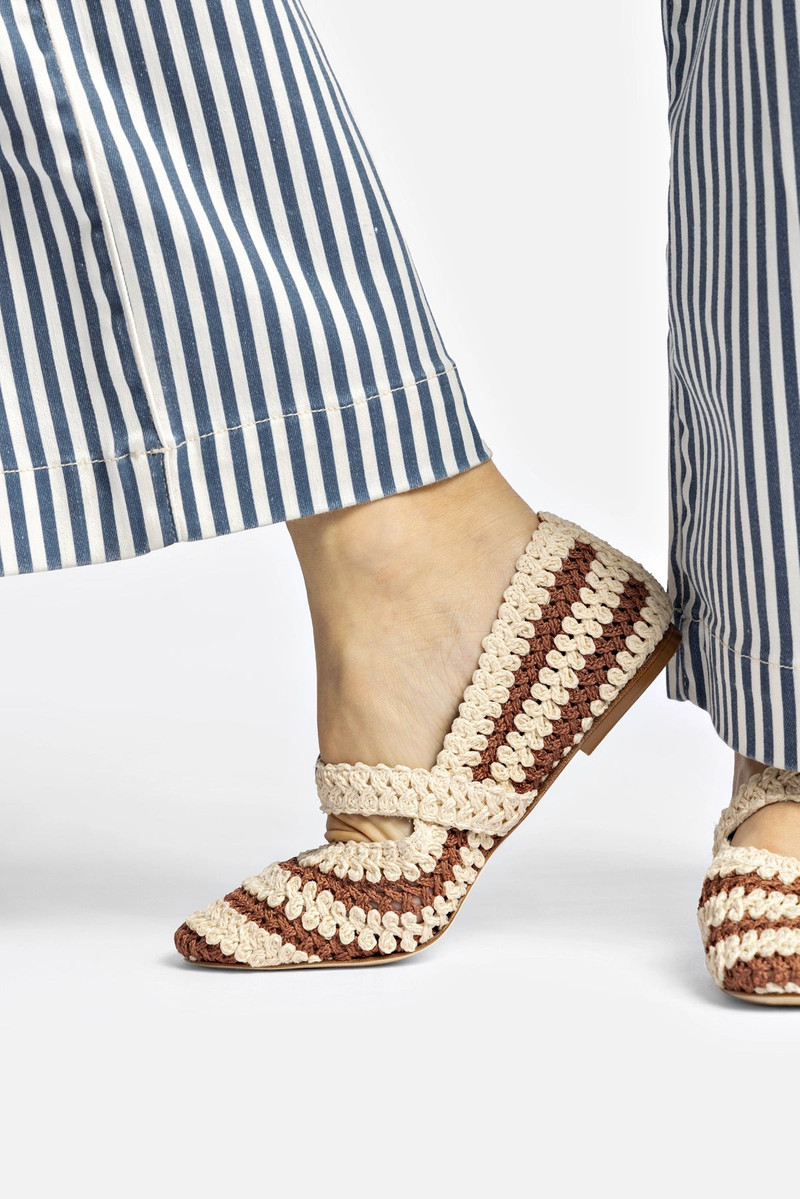 Larroudé Verona Crochet In Caramel And Ivory Crochet outlook