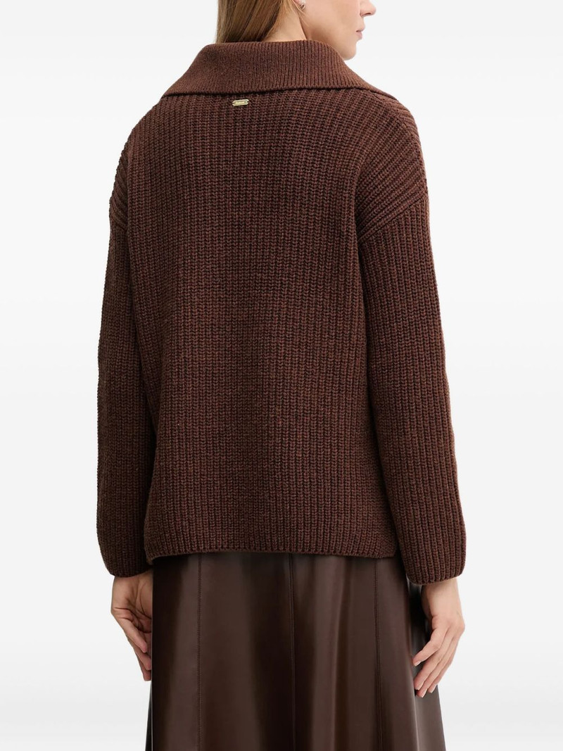 collared V-neck knitwear 3