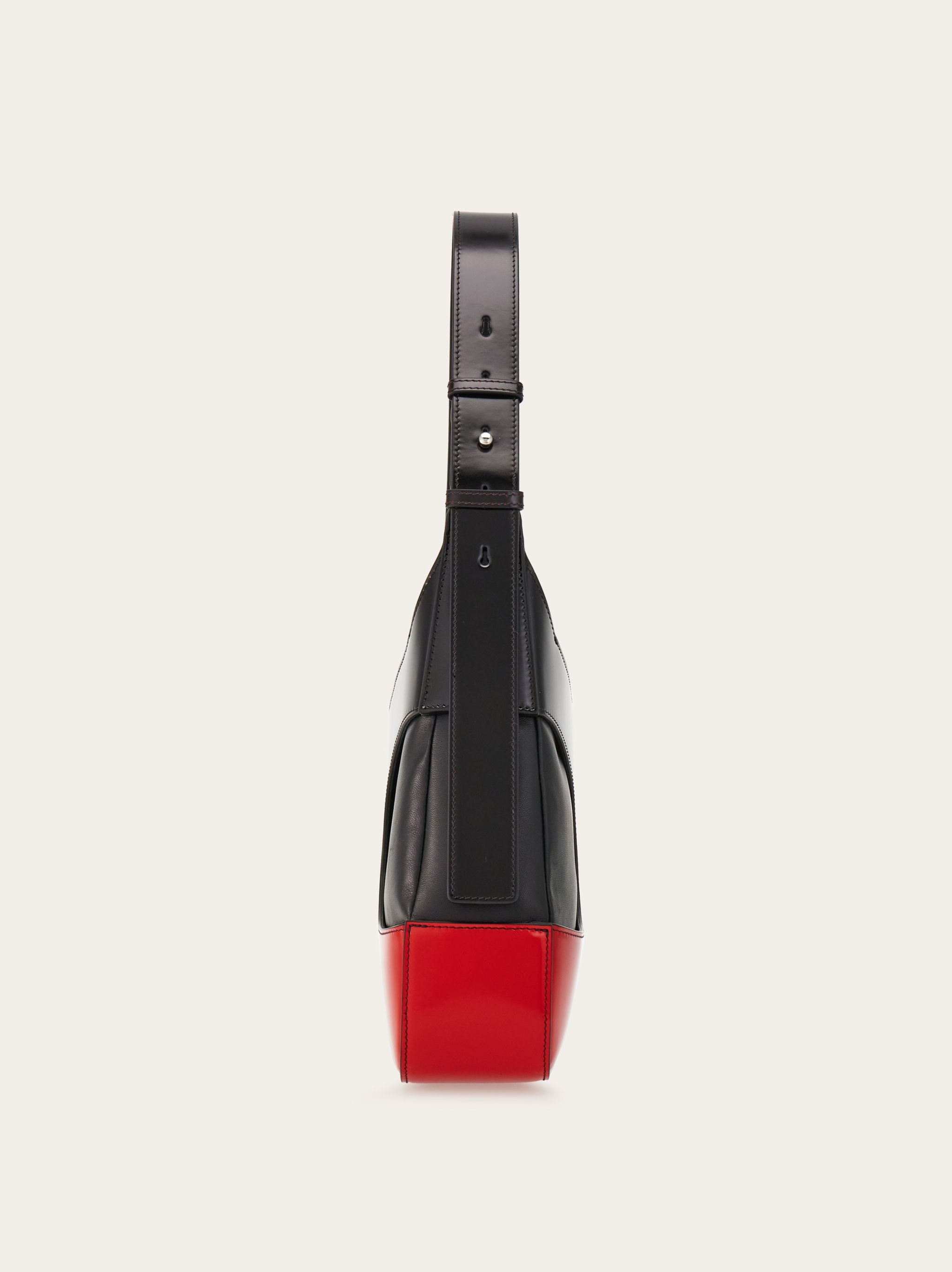 Shoulder bag with cut-out and nuanced detailing (M) - 3