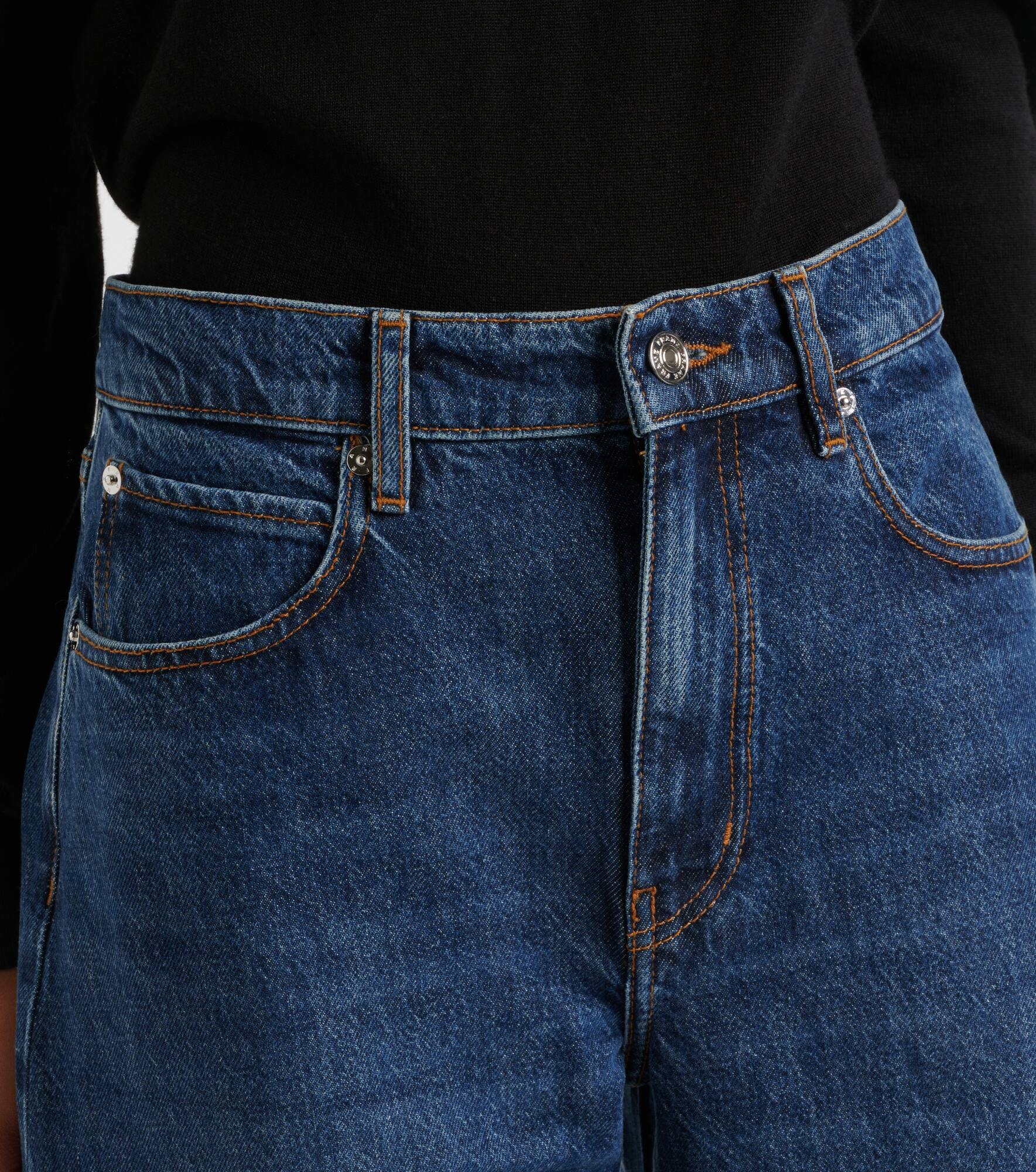 Low Slung mid-rise barrel-leg jeans - 4