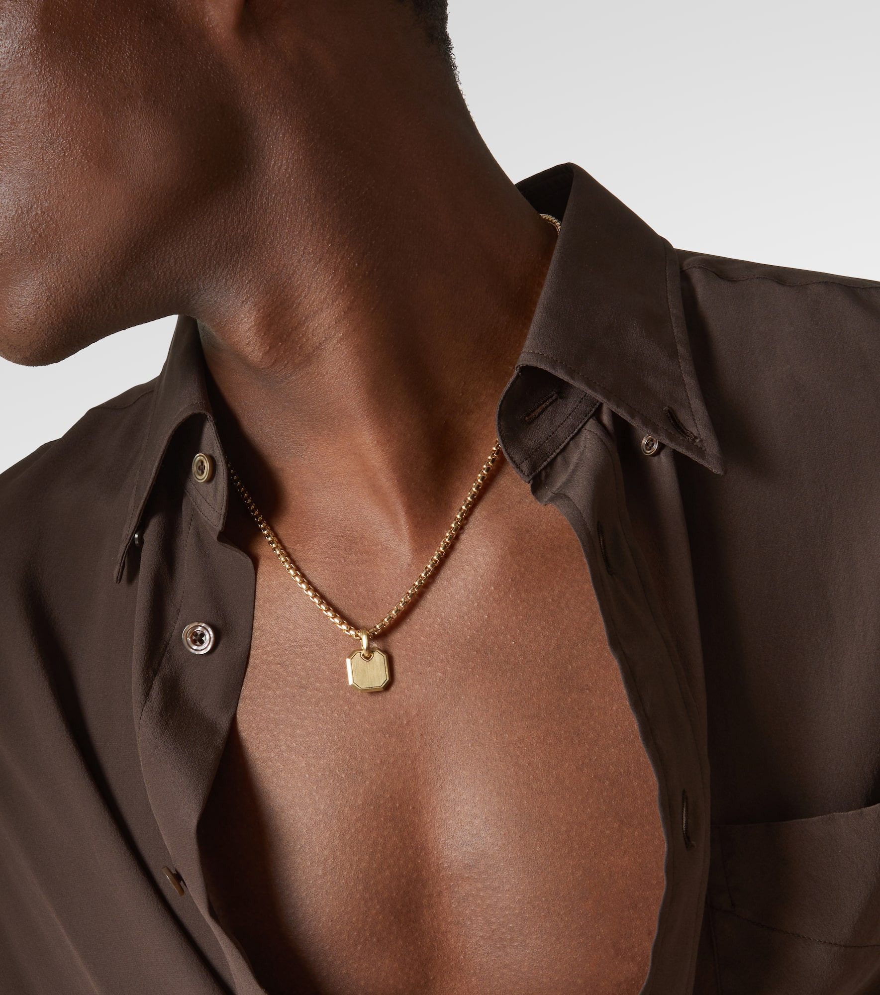 Amulet 18kt gold pendant - 2