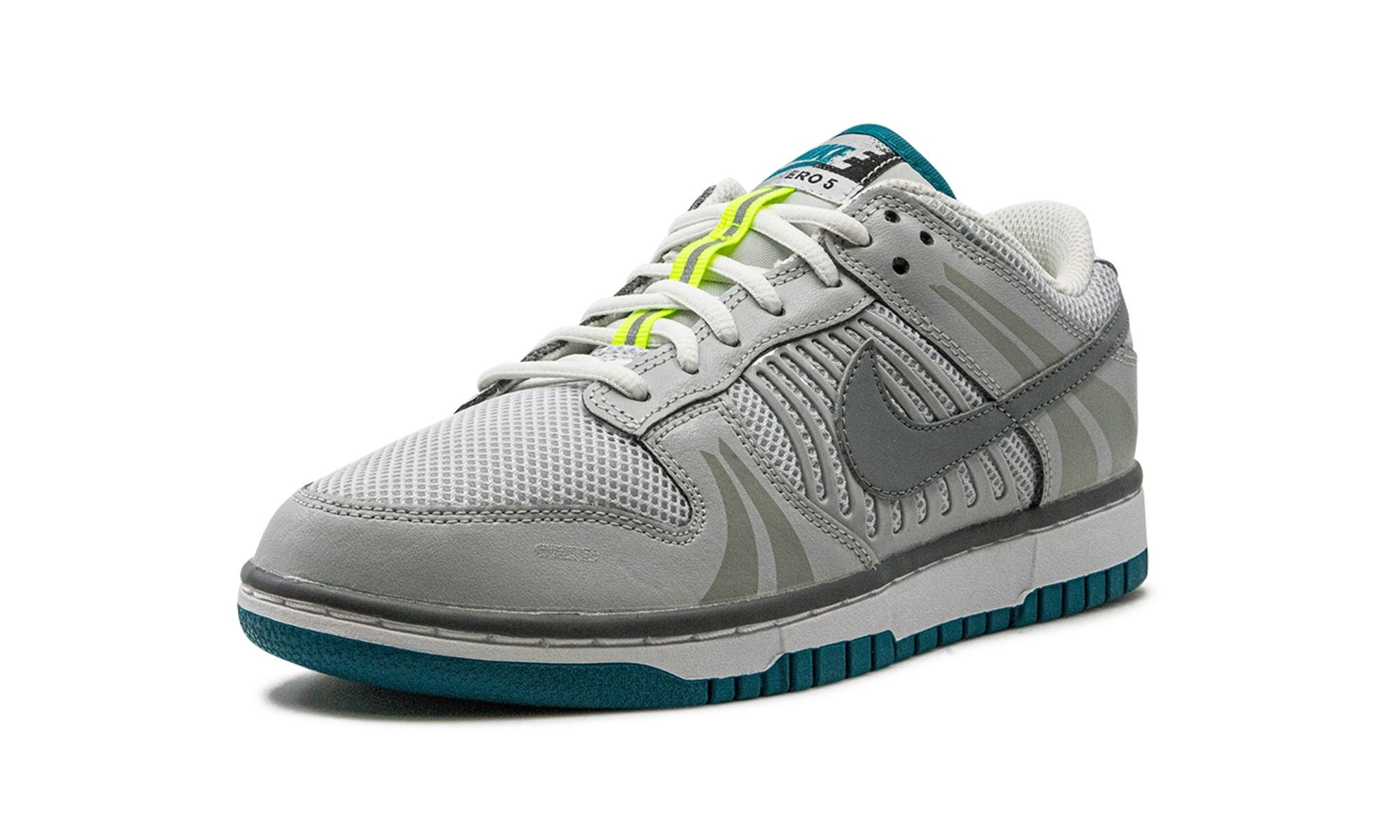 Nike Dunk Low SE WMNS "Vemero Grey Fog Particle Grey" - 4